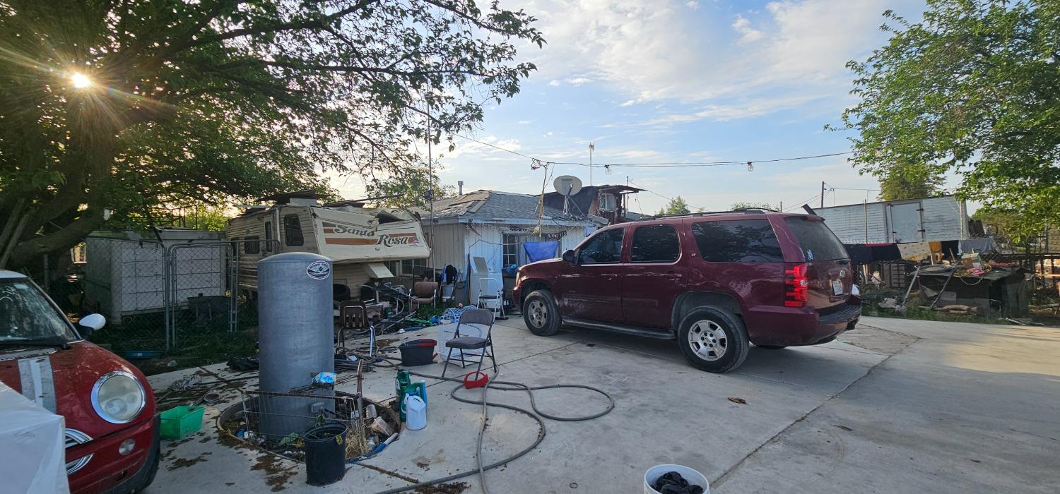 251 N Trinity Ave, Kerman, CA 93630