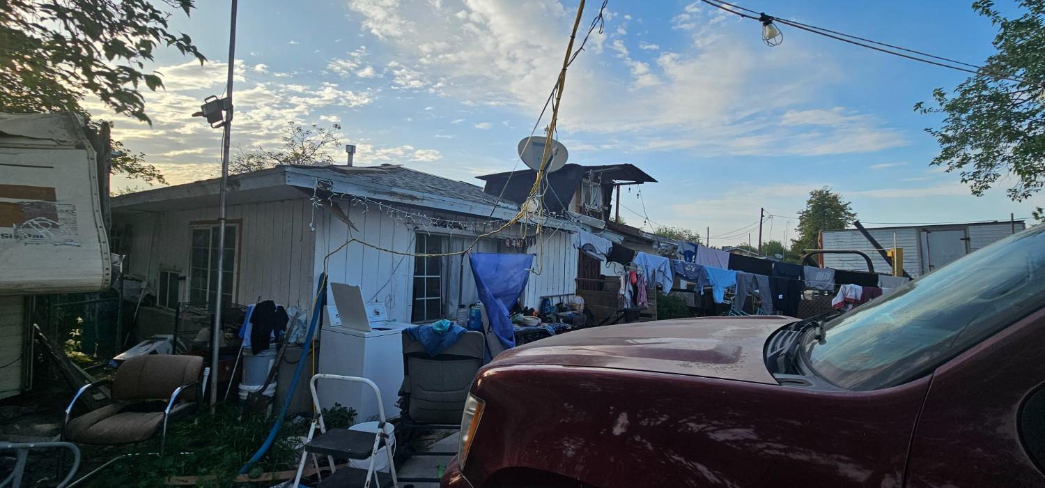 251 N Trinity Ave, Kerman, CA 93630