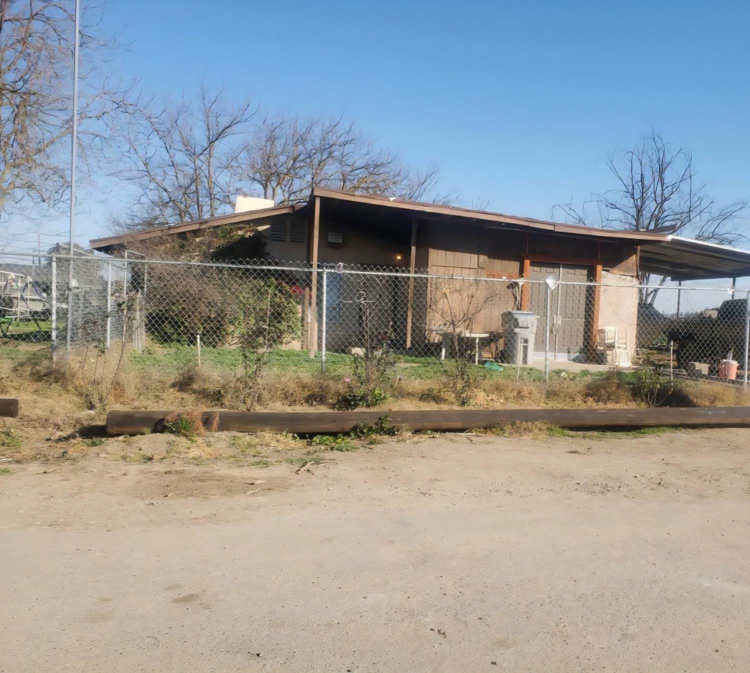 3304 W Elizabeth Ave, Fresno, CA 93722