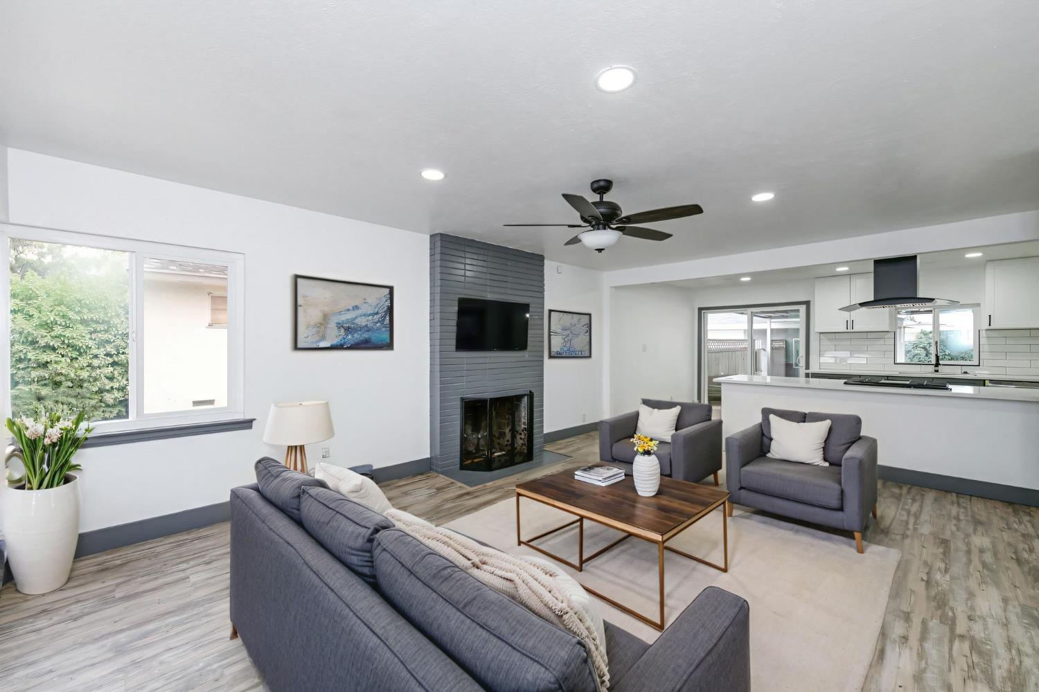 935 W Princeton Ave, Fresno, CA 93705