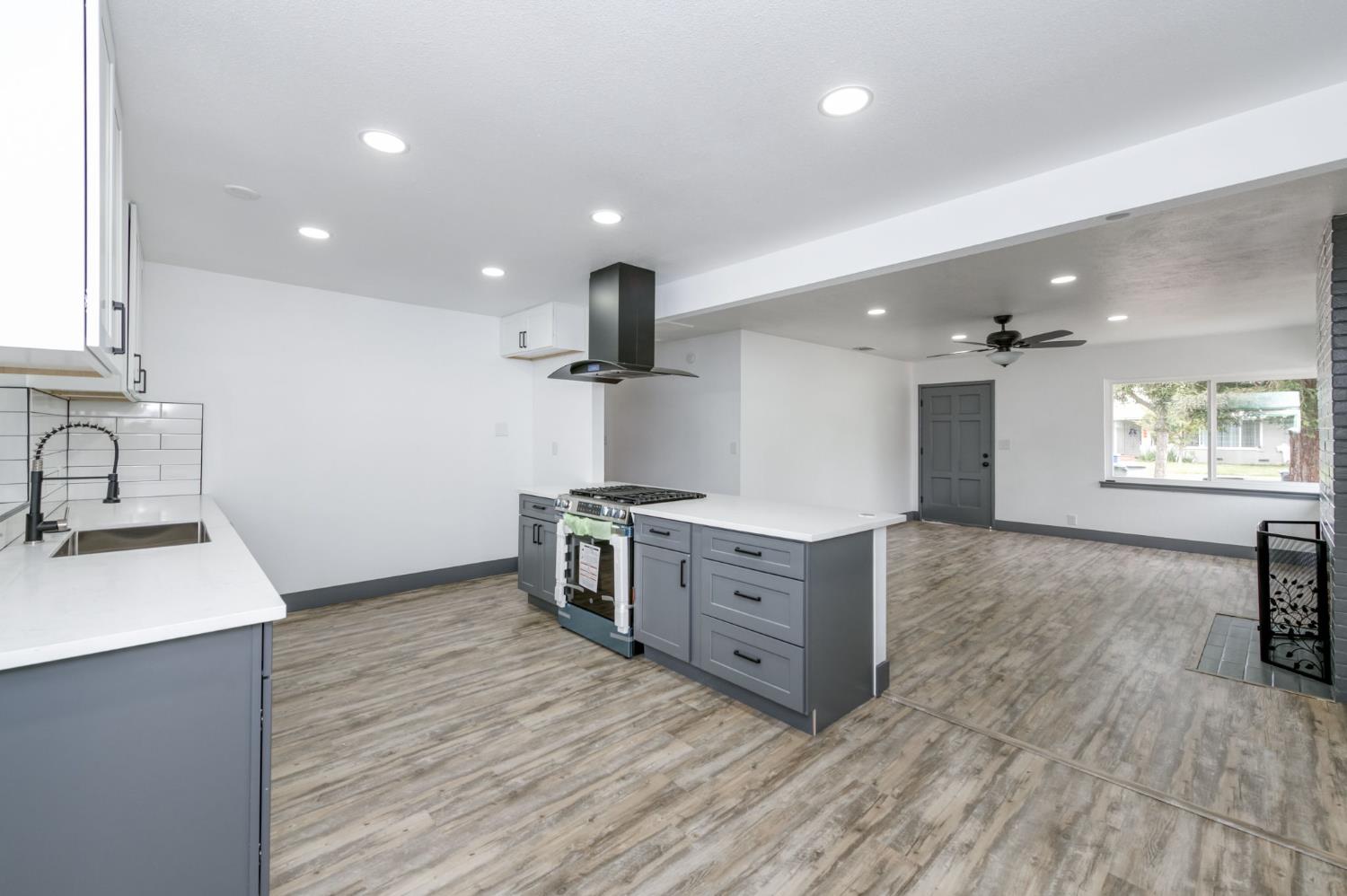 935 W Princeton Ave, Fresno, CA 93705