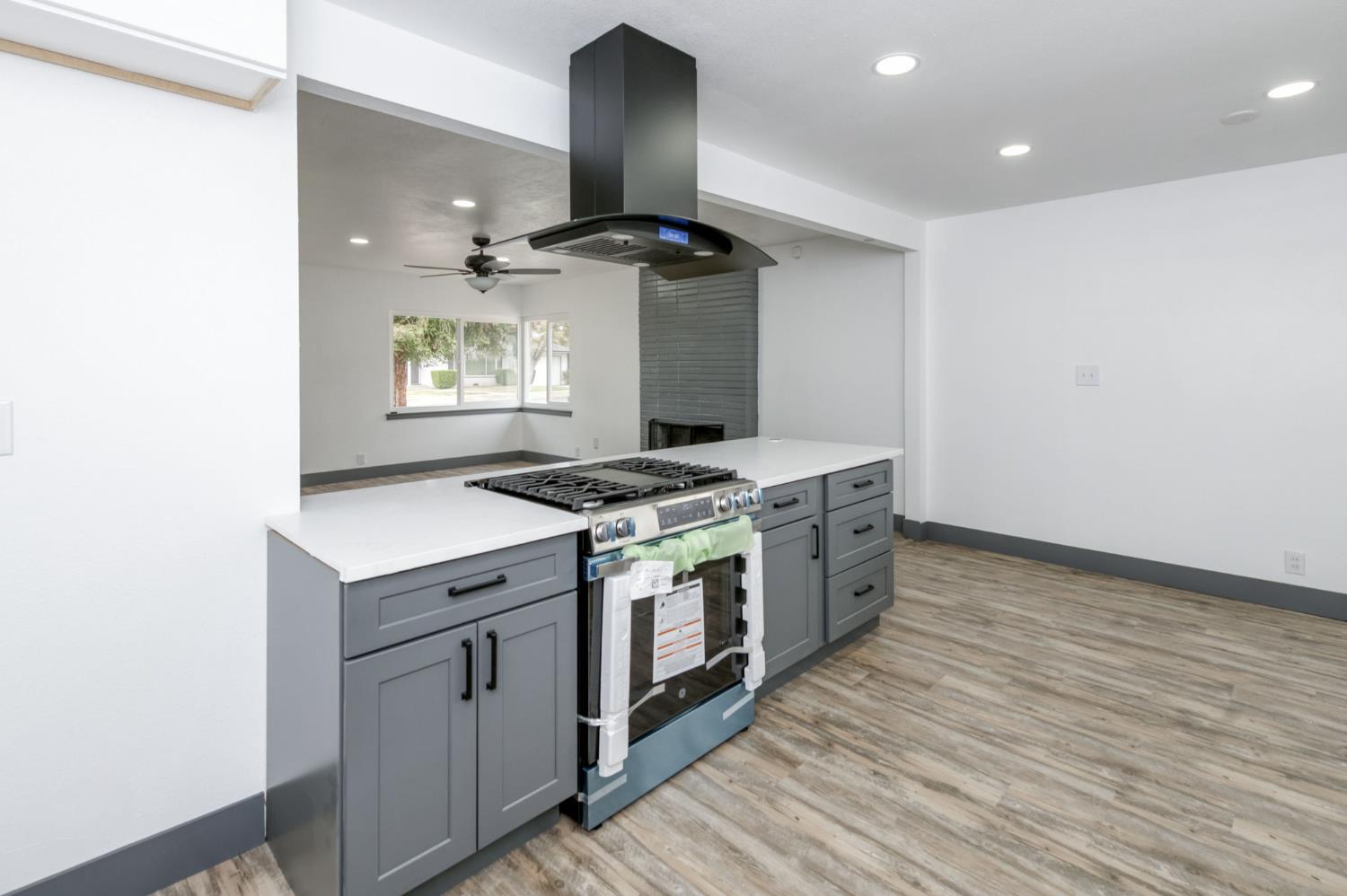 935 W Princeton Ave, Fresno, CA 93705