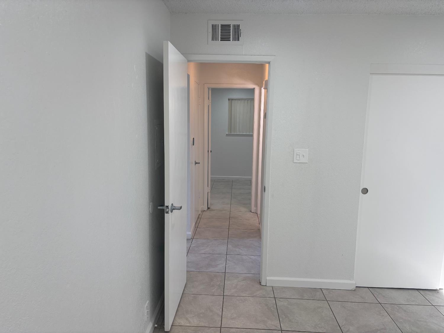 411 W Santa Ana Ave W #1, Clovis, CA 93612