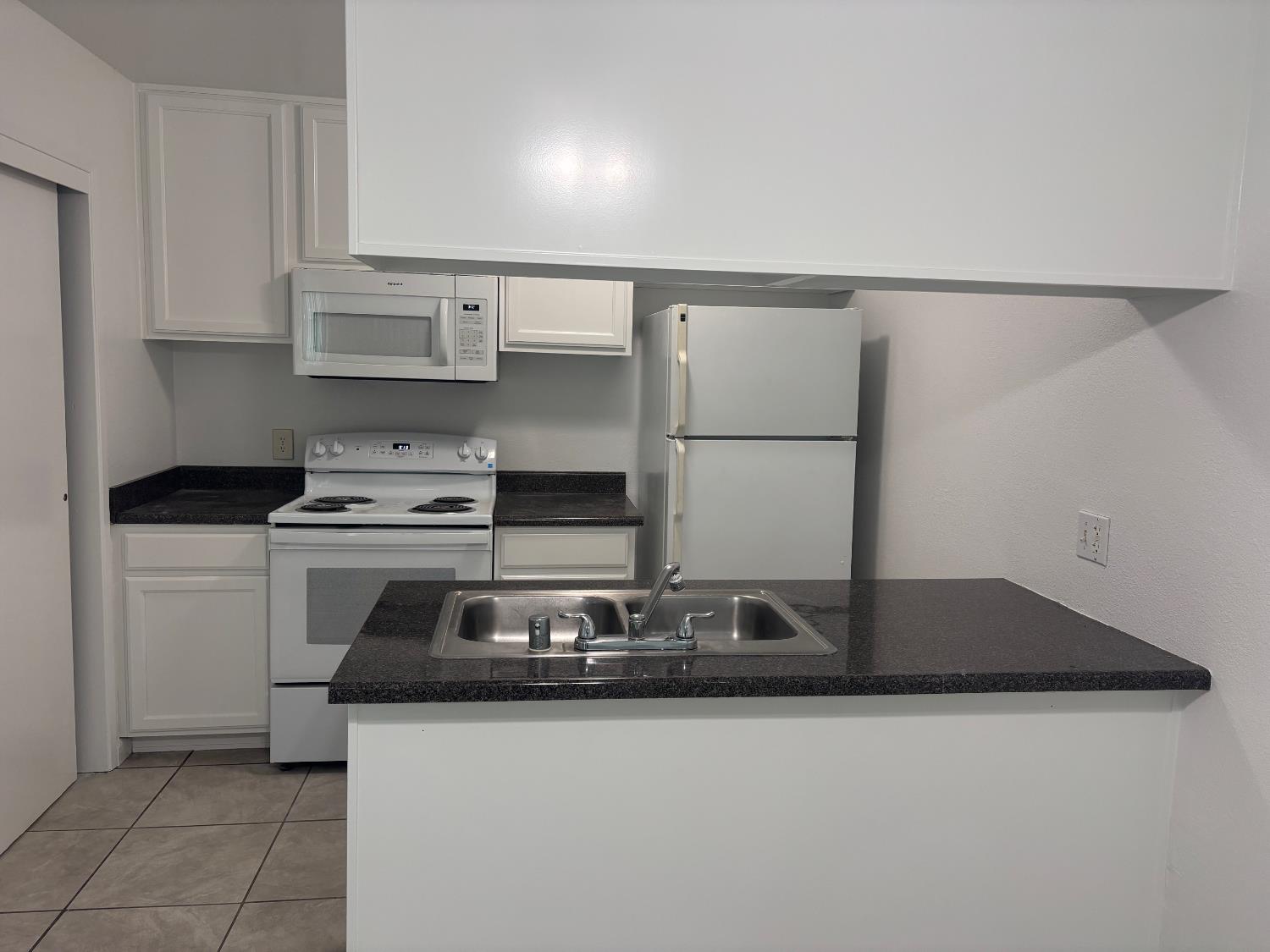 411 W Santa Ana Ave W #1, Clovis, CA 93612