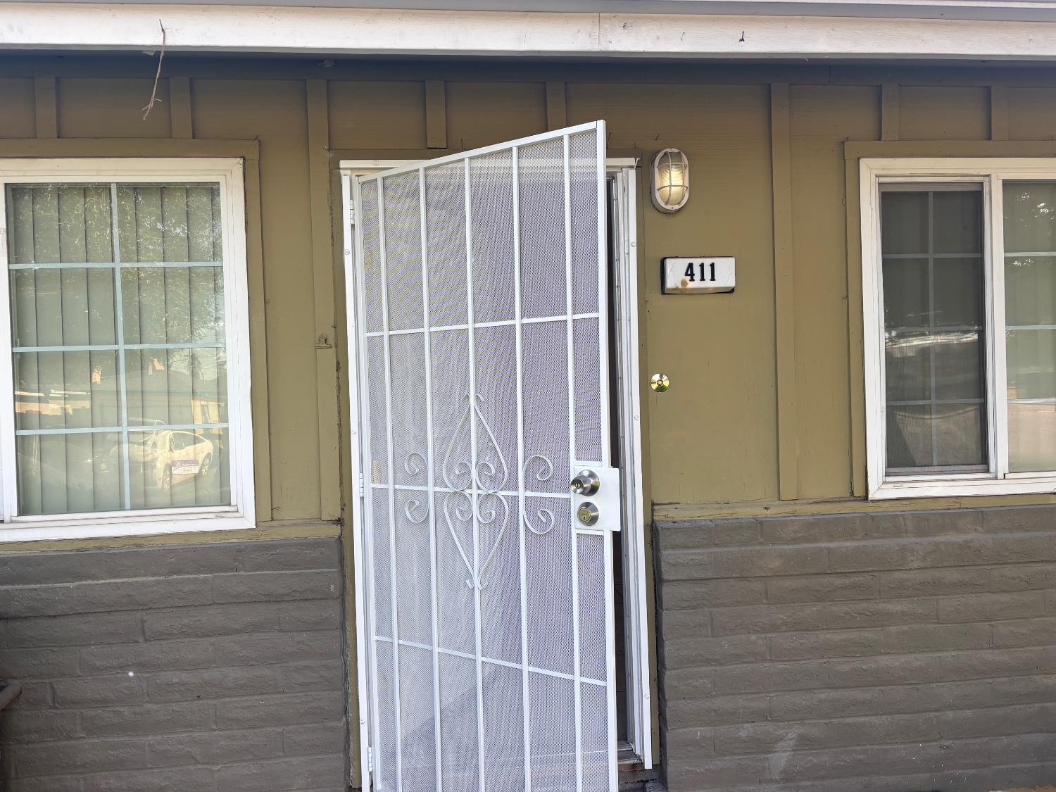 411 W Santa Ana Ave W #1, Clovis, CA 93612