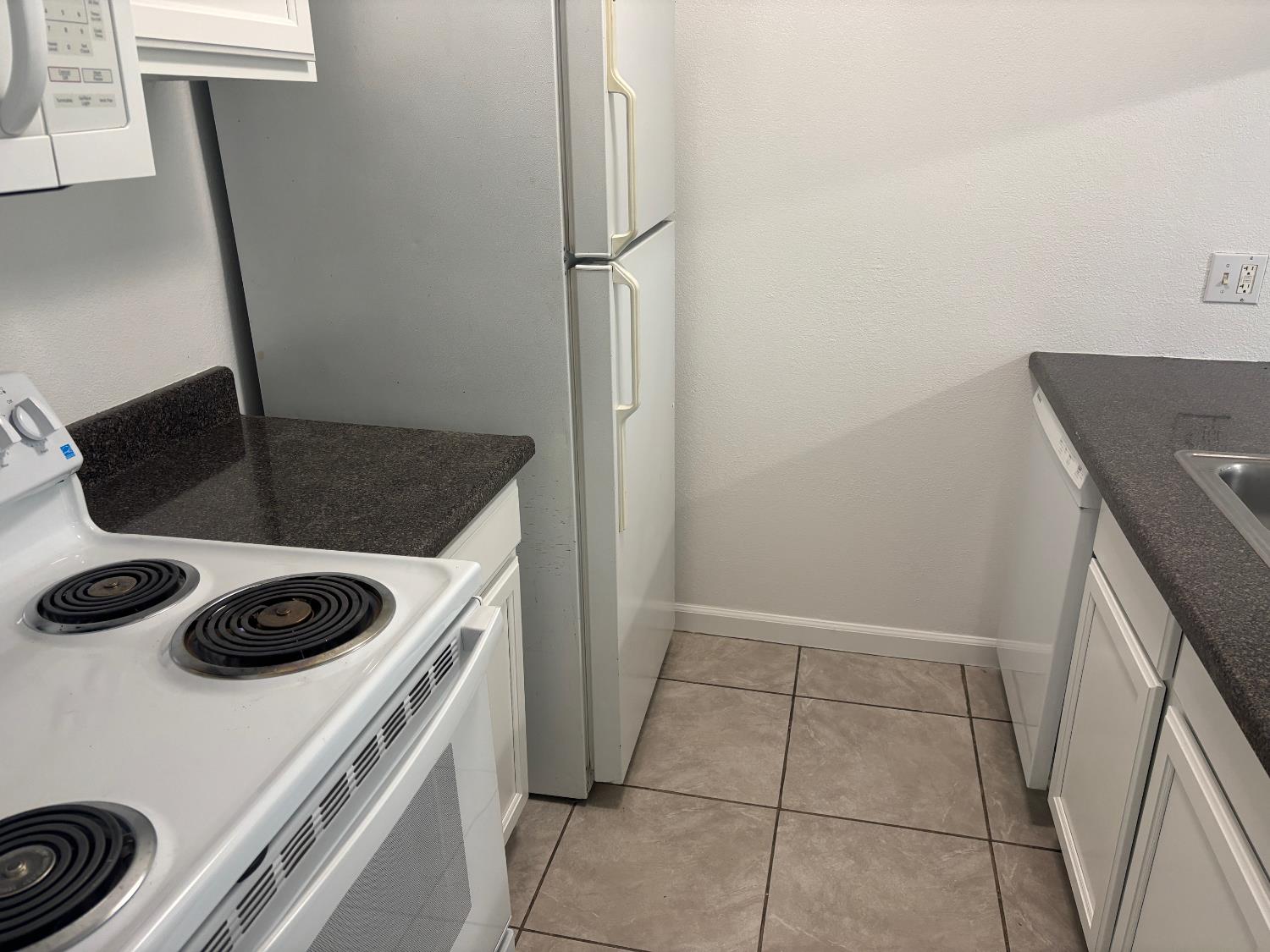 411 W Santa Ana Ave W #1, Clovis, CA 93612