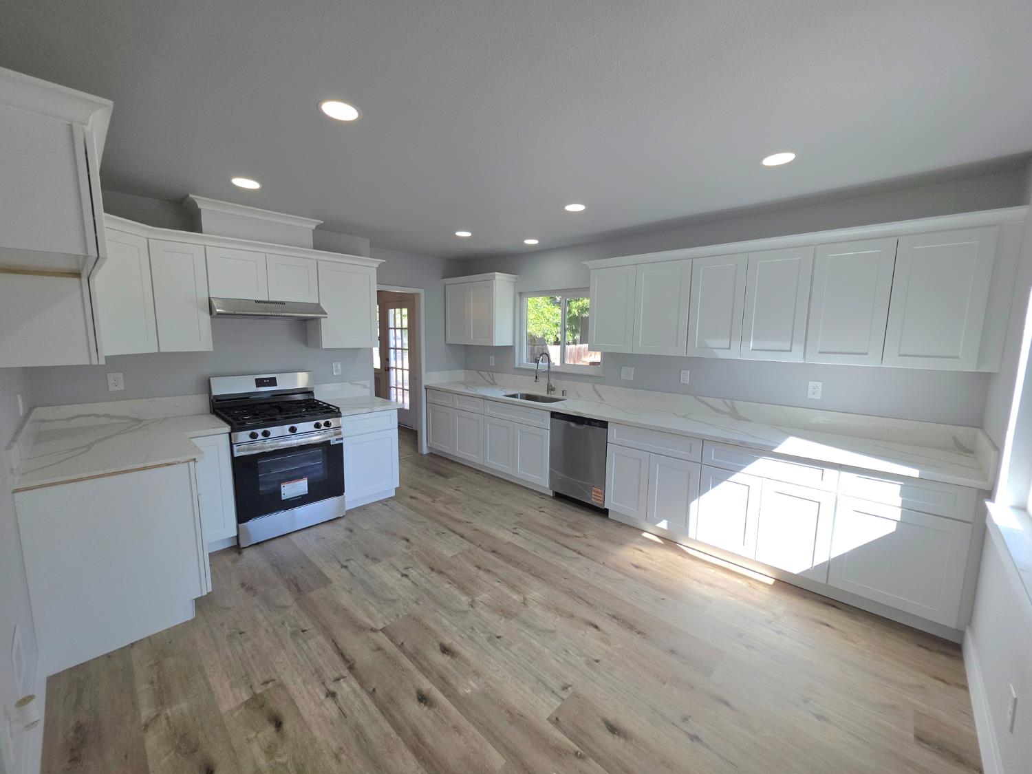 4002 E Lyell Ave, Fresno, CA 93702