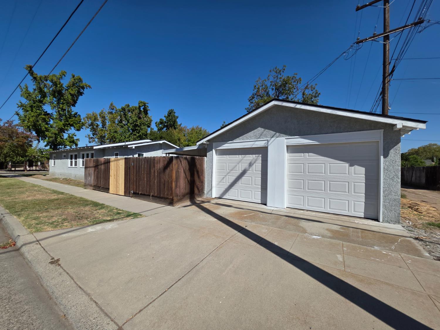 4002 E Lyell Ave, Fresno, CA 93702