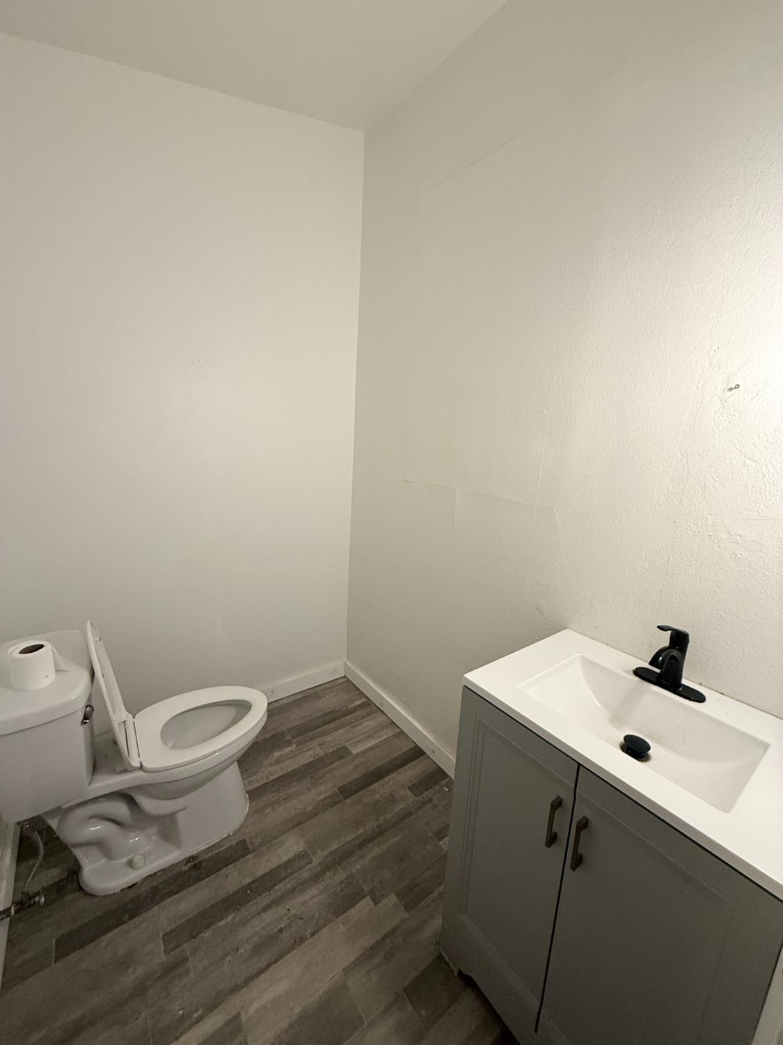 2015 1st St, Selma, CA 93662