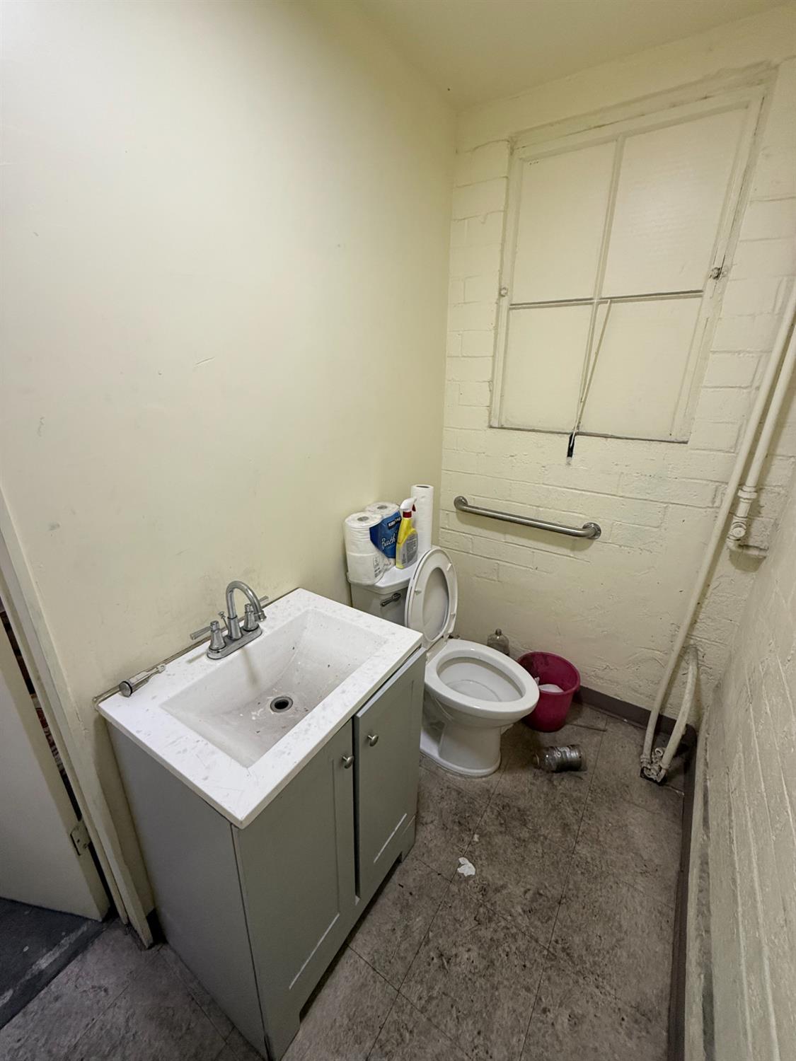 2015 1st St, Selma, CA 93662