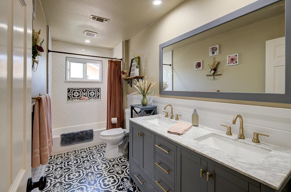 1149 E Salem Ave, Fresno, CA 93720