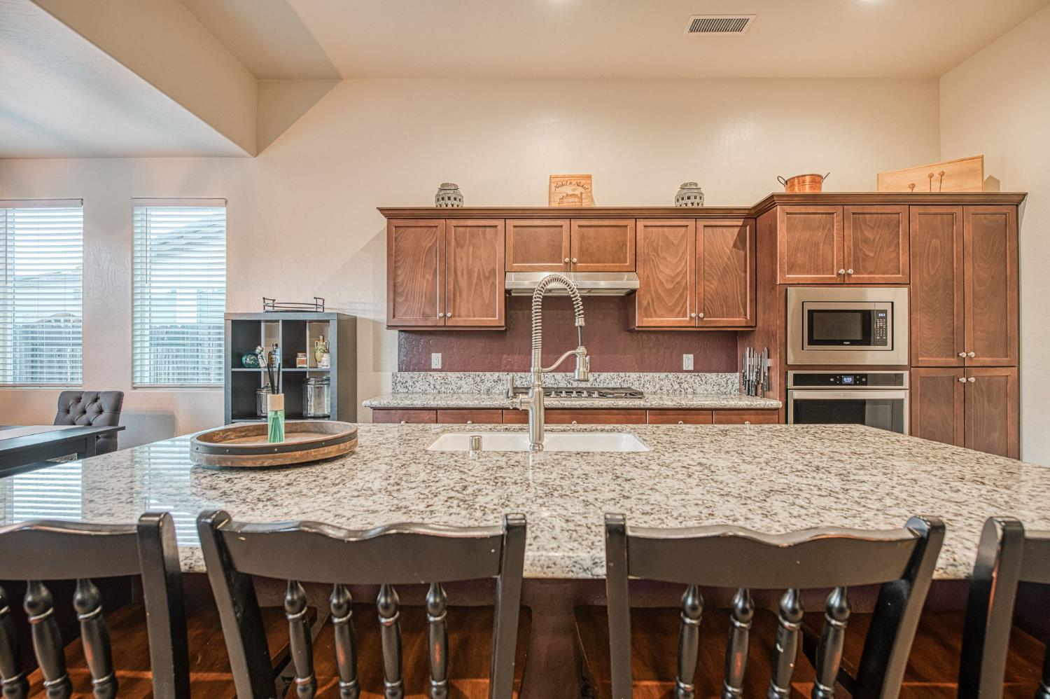 1066 La Canada Ave, Clovis, CA 93619