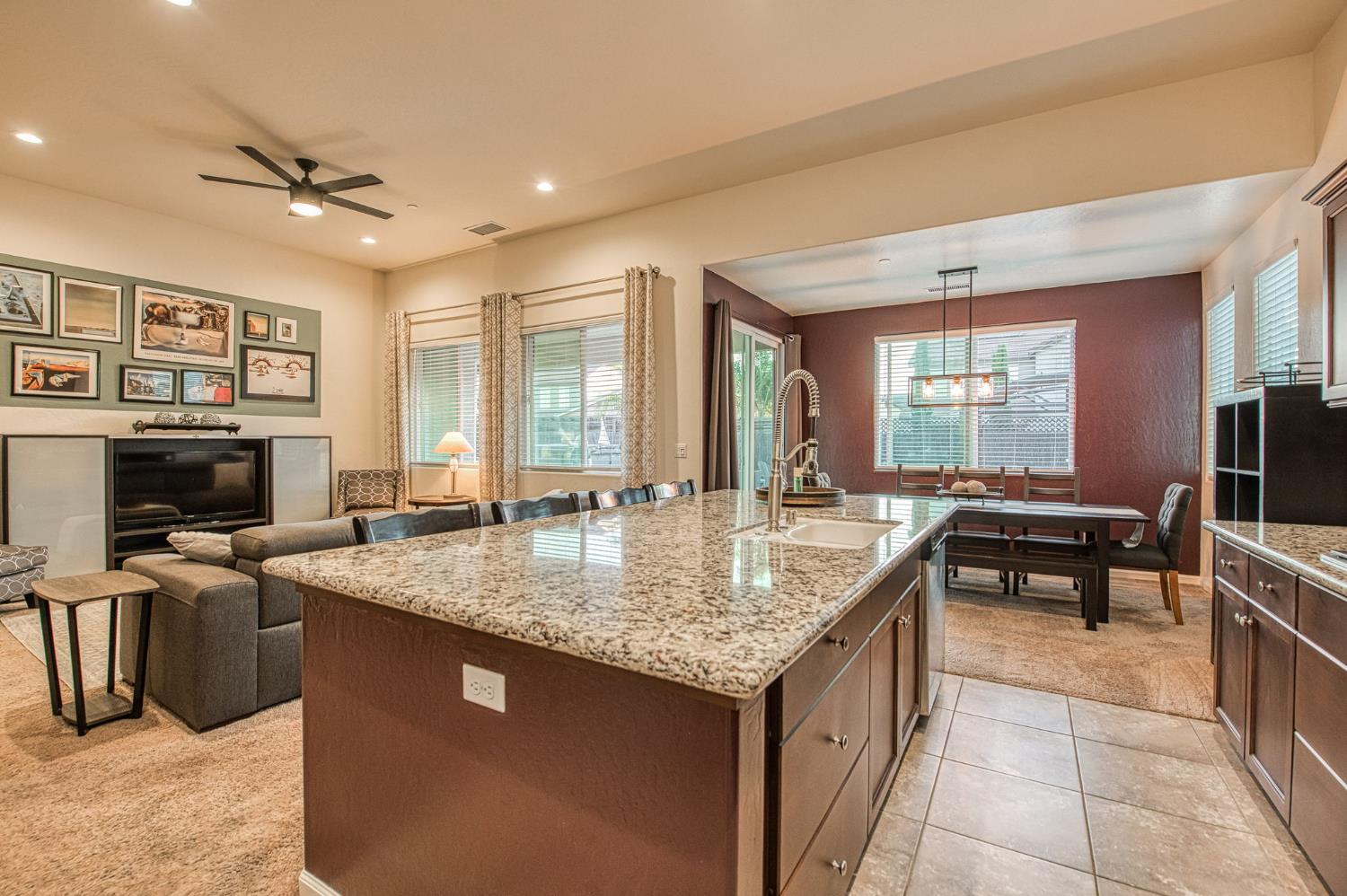 1066 La Canada Ave, Clovis, CA 93619