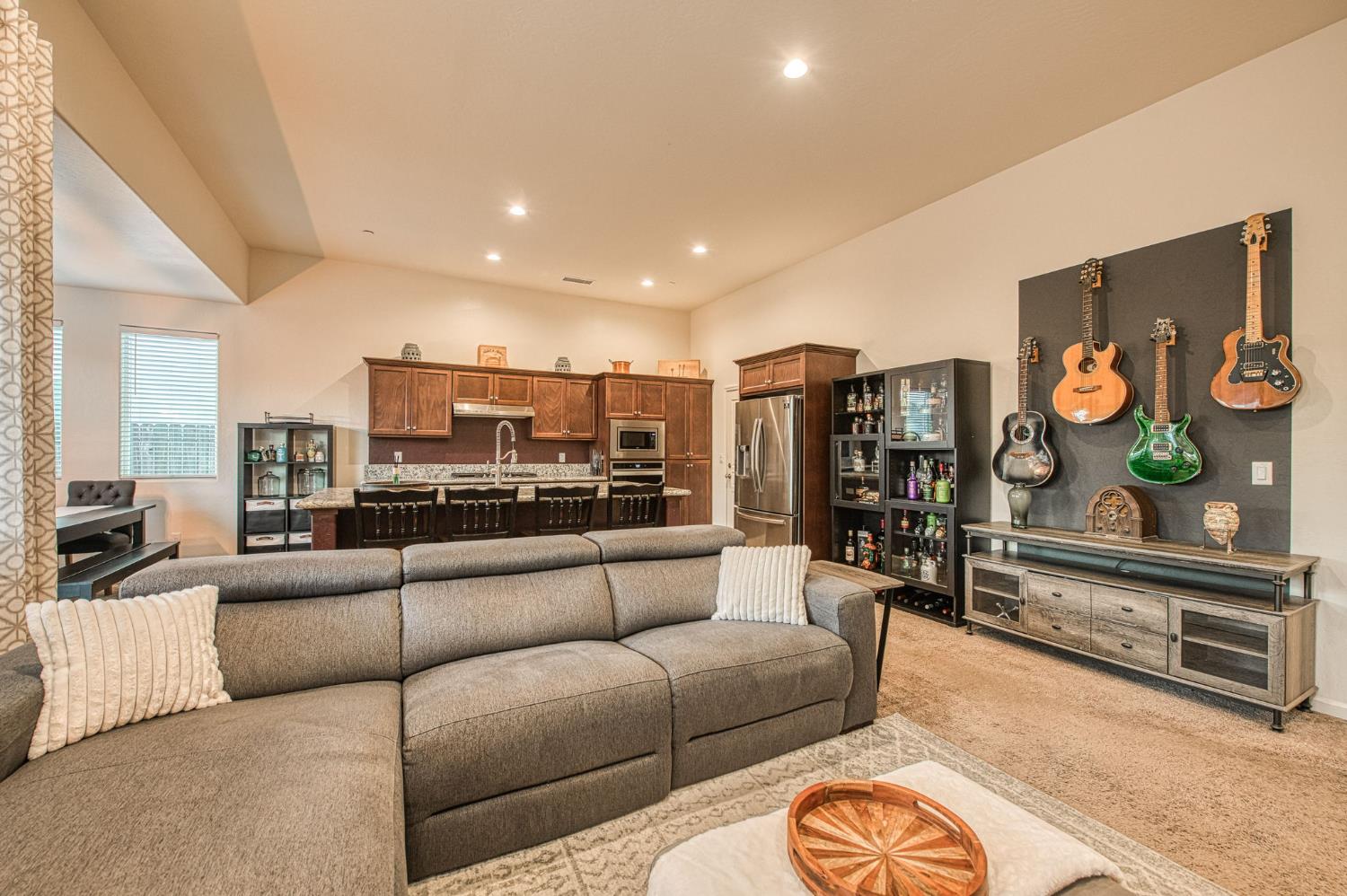 1066 La Canada Ave, Clovis, CA 93619