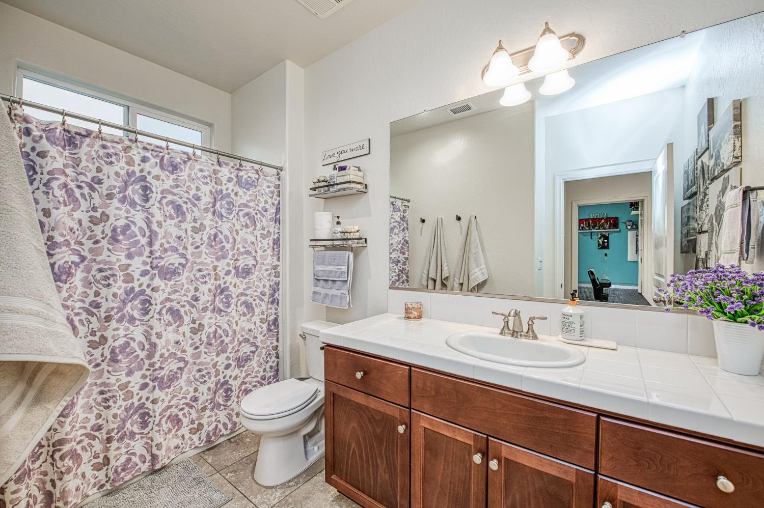 1066 La Canada Ave, Clovis, CA 93619