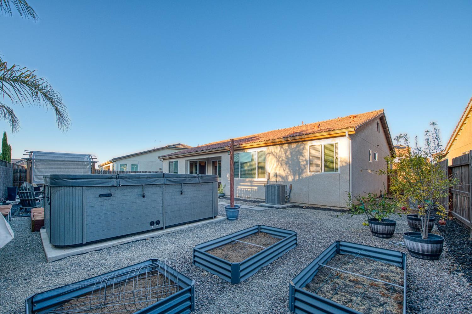 1066 La Canada Ave, Clovis, CA 93619