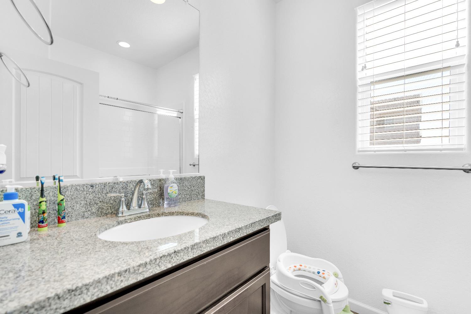 2148 N Millard Ave, Fresno, CA 93727