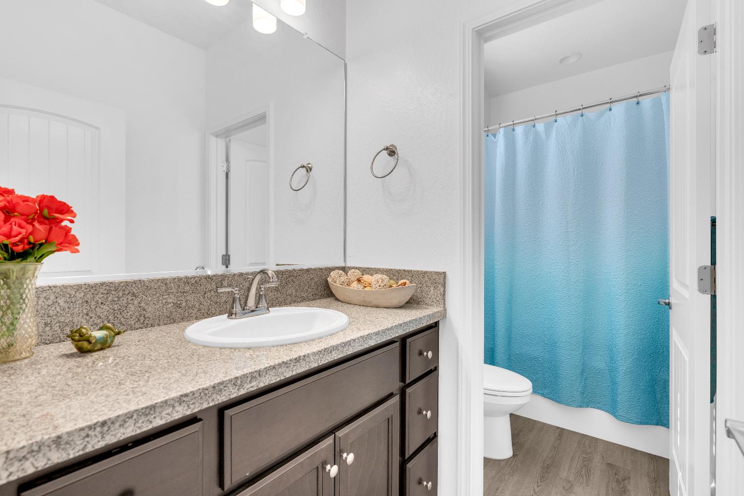 2148 N Millard Ave, Fresno, CA 93727