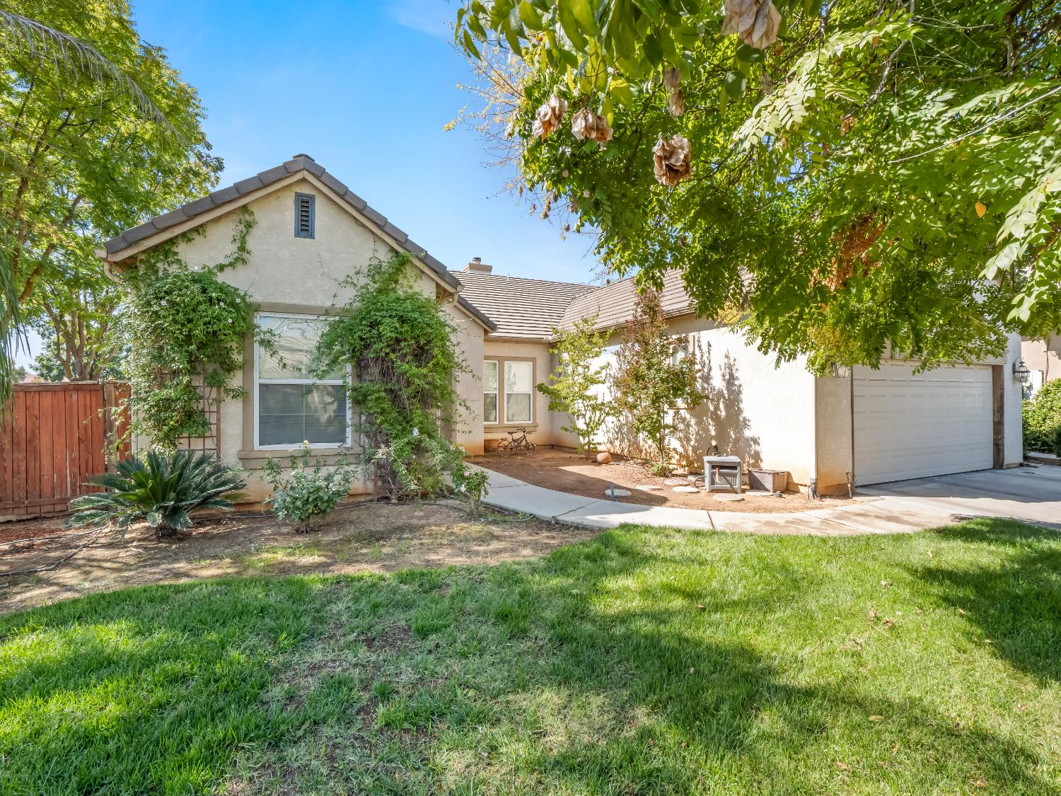 4769 N Emerald Peak Dr, Clovis, CA 93619