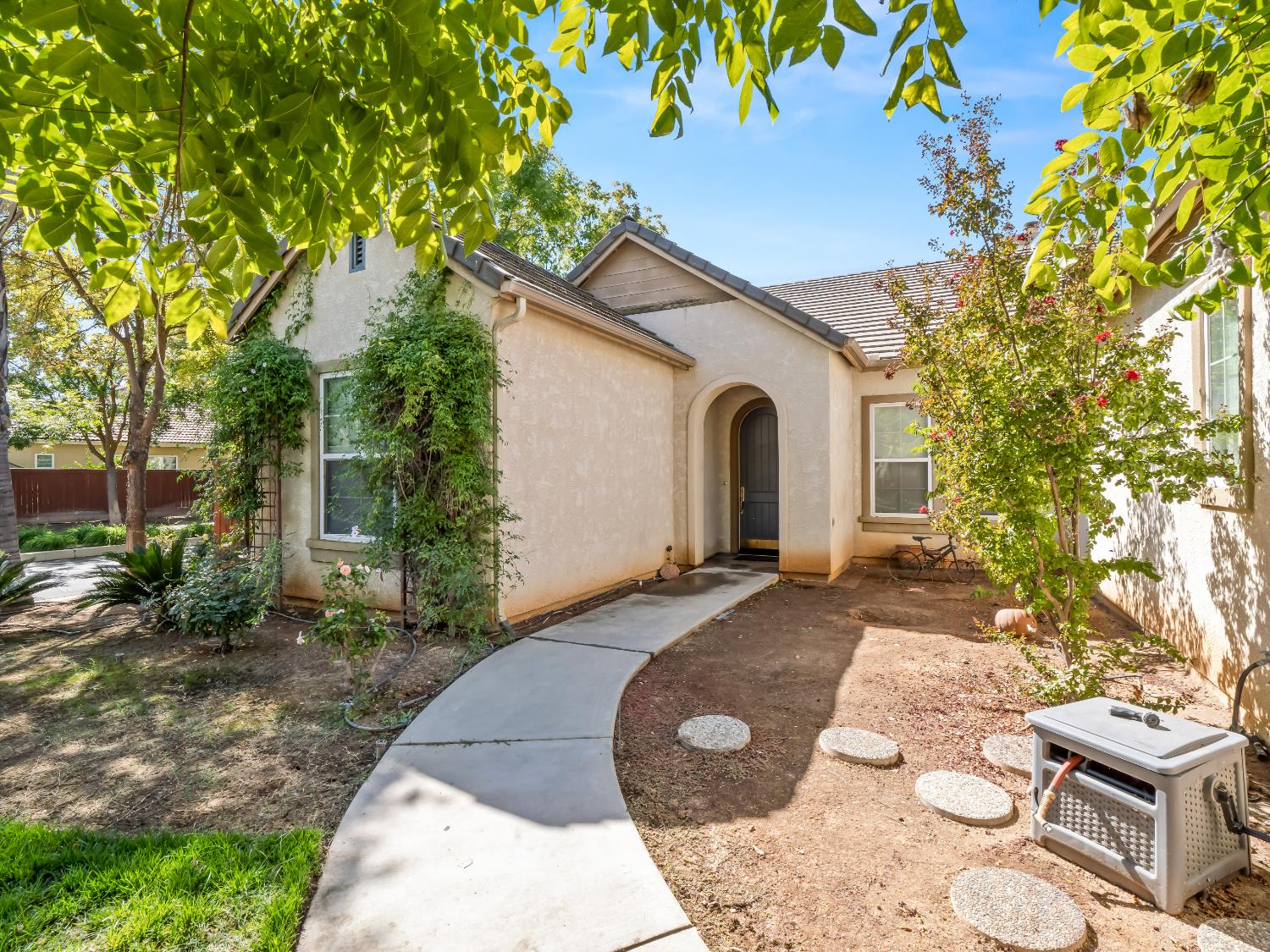 4769 N Emerald Peak Dr, Clovis, CA 93619