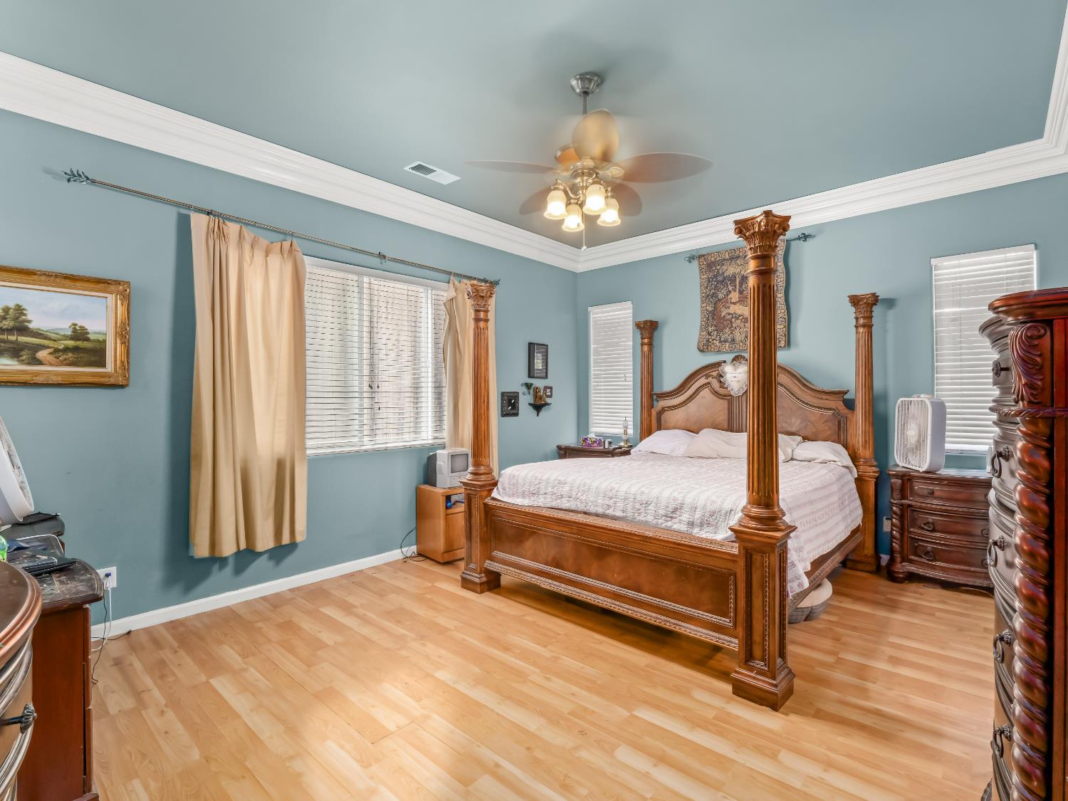 4769 N Emerald Peak Dr, Clovis, CA 93619