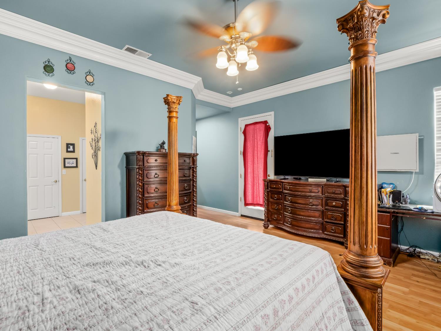 4769 N Emerald Peak Dr, Clovis, CA 93619