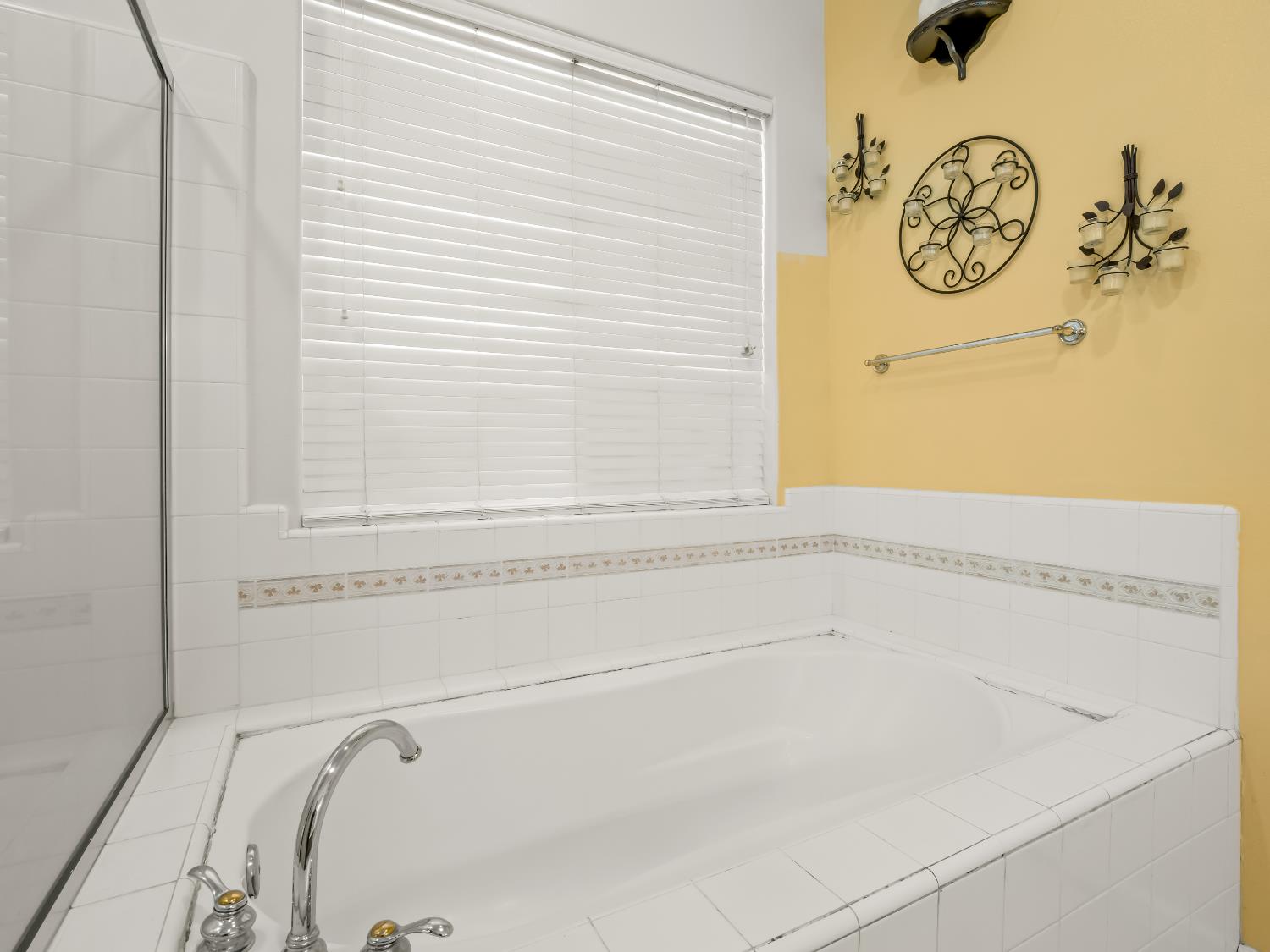 4769 N Emerald Peak Dr, Clovis, CA 93619