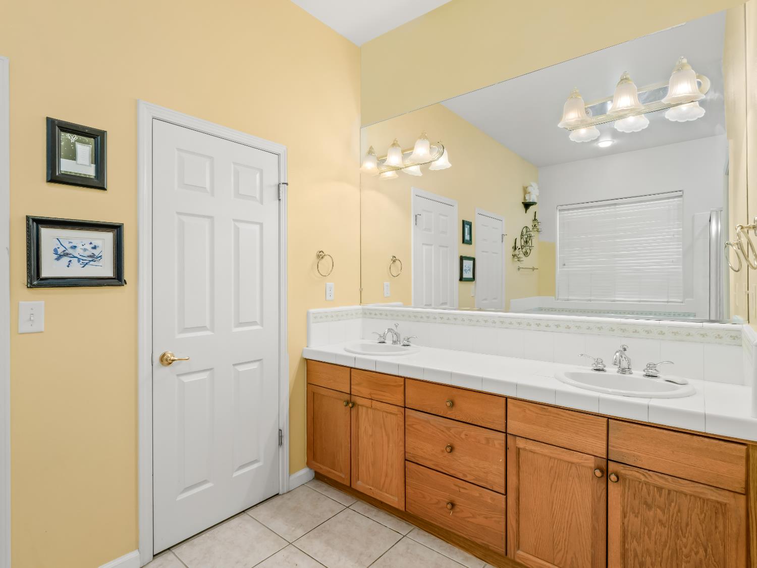 4769 N Emerald Peak Dr, Clovis, CA 93619