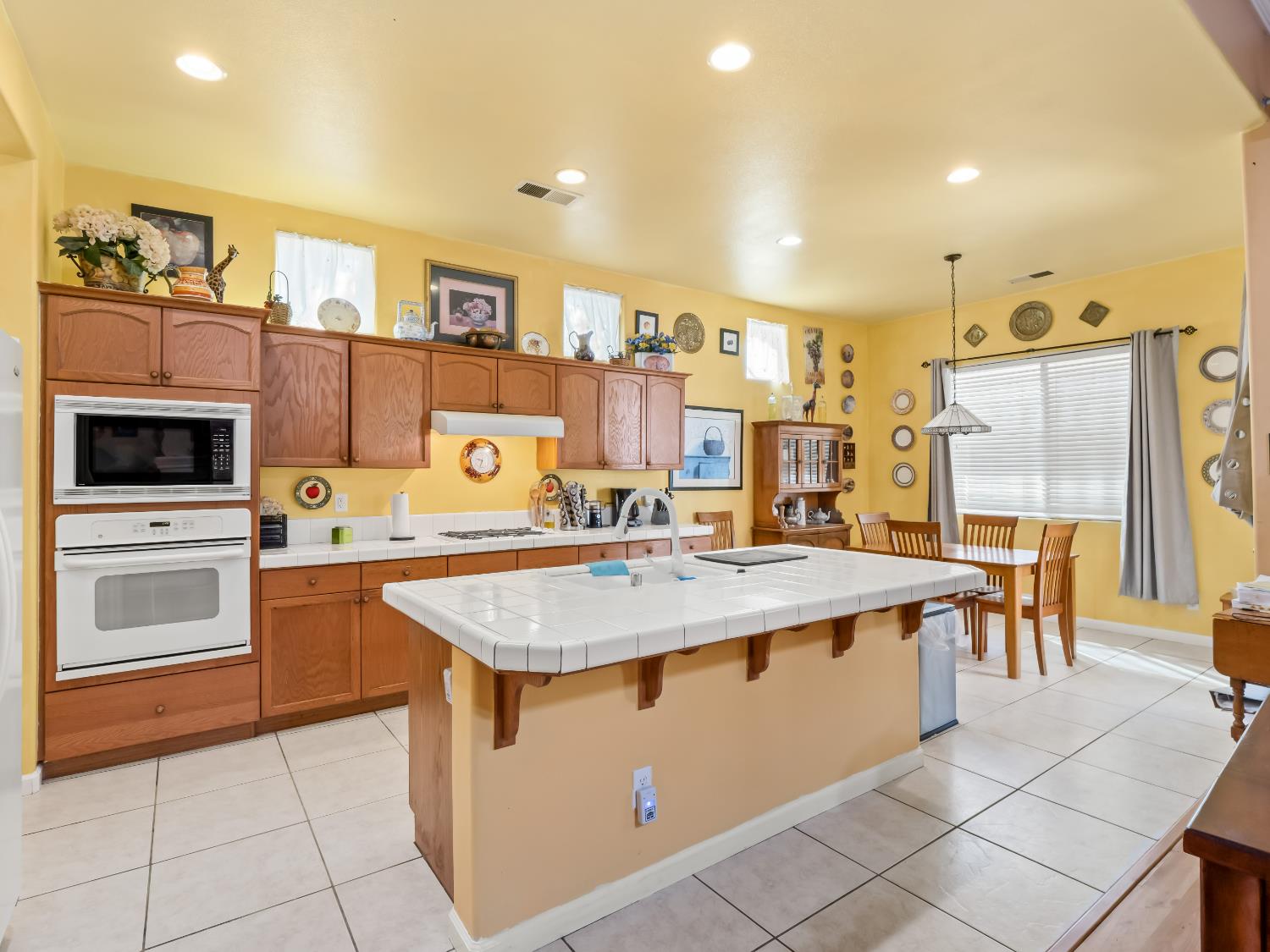 4769 N Emerald Peak Dr, Clovis, CA 93619