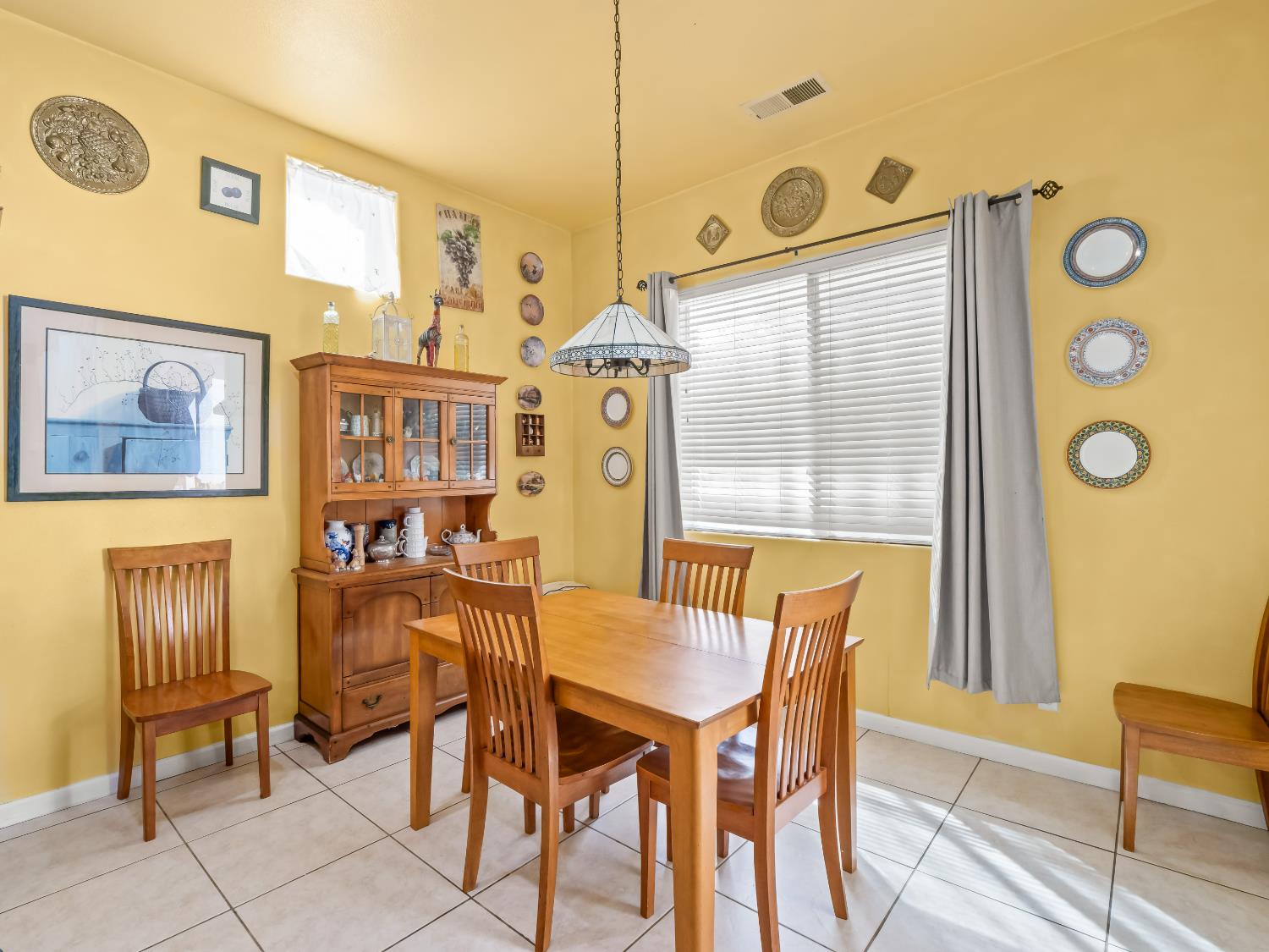 4769 N Emerald Peak Dr, Clovis, CA 93619