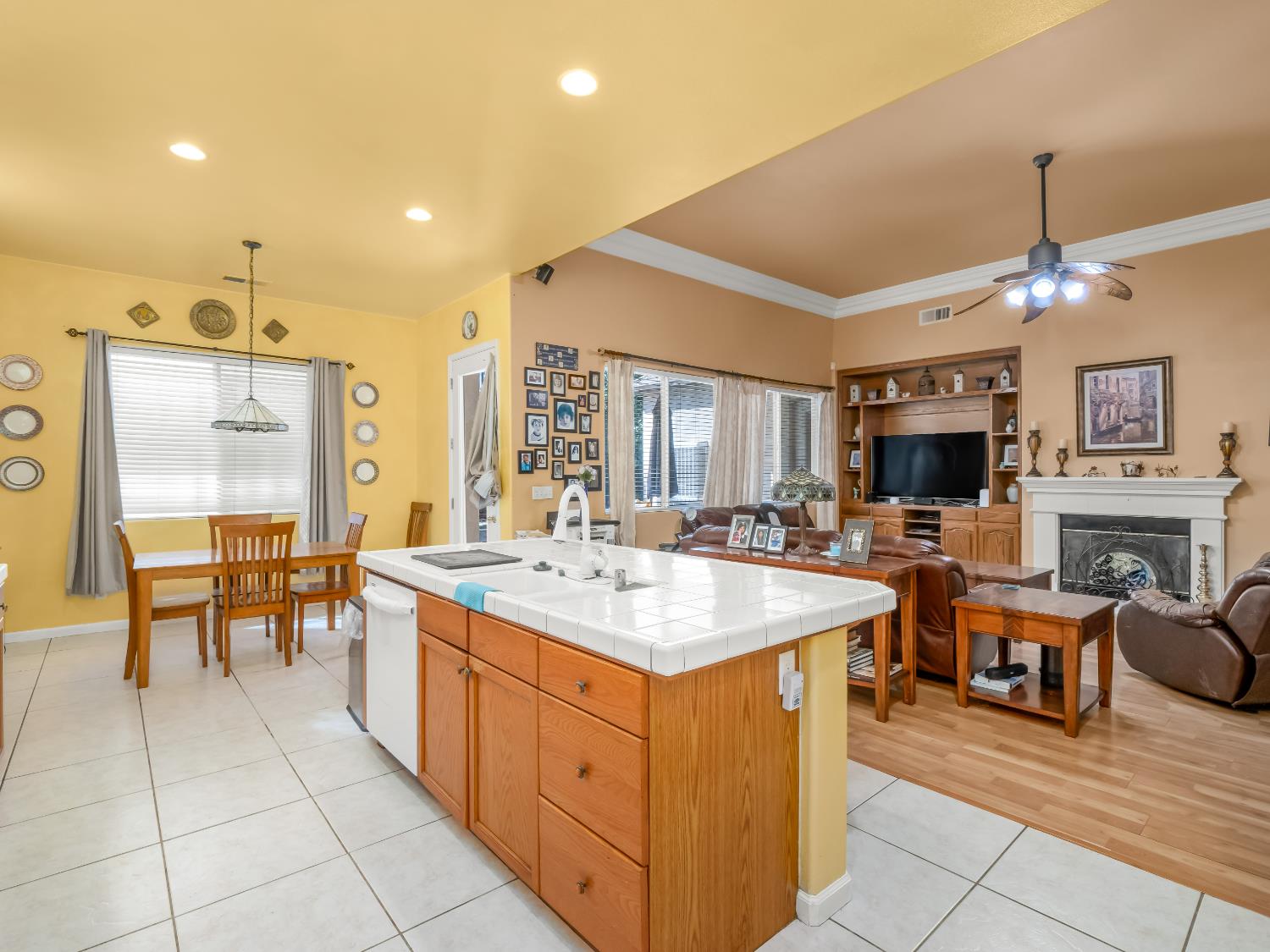 4769 N Emerald Peak Dr, Clovis, CA 93619