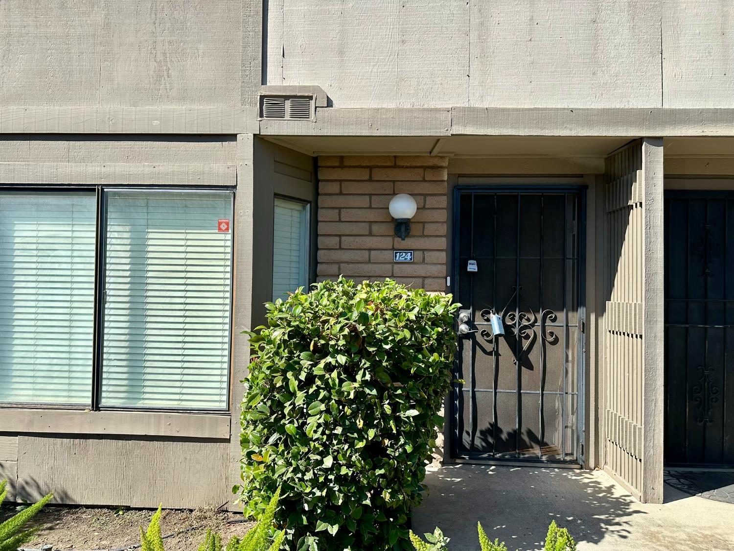 4676 E Alamos Ave #124, Fresno, CA 93726