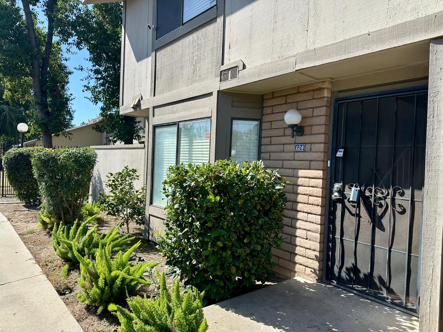 4676 E Alamos Ave #124, Fresno, CA 93726