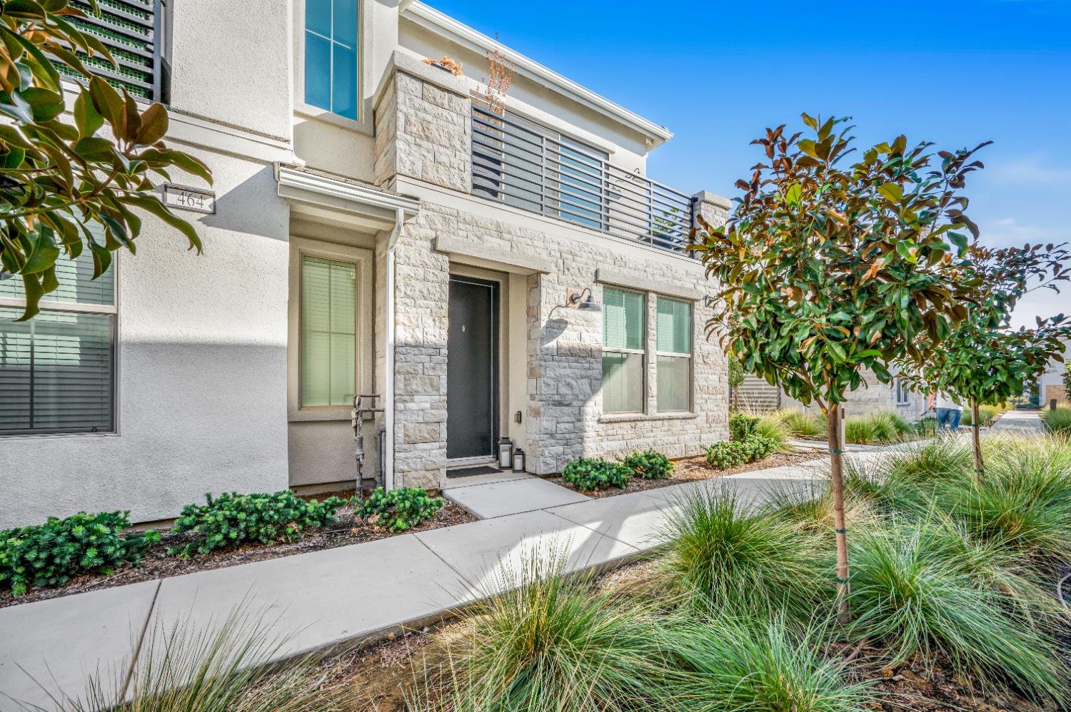 460 W Balsam Ln, Clovis, CA 93611