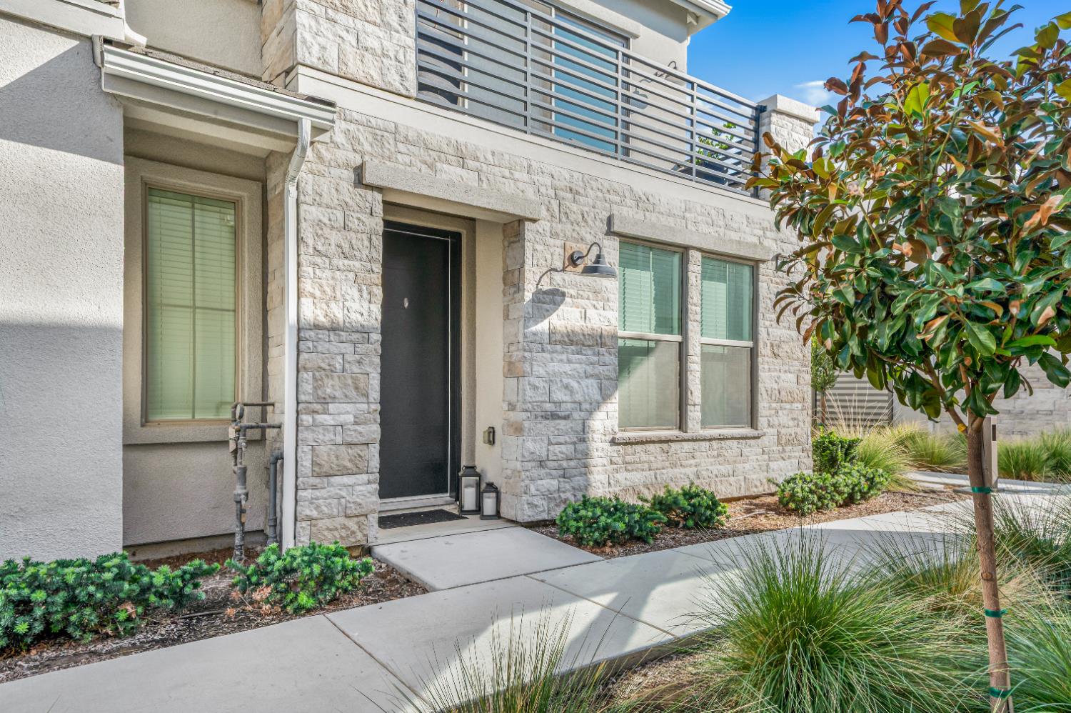 460 W Balsam Ln, Clovis, CA 93611