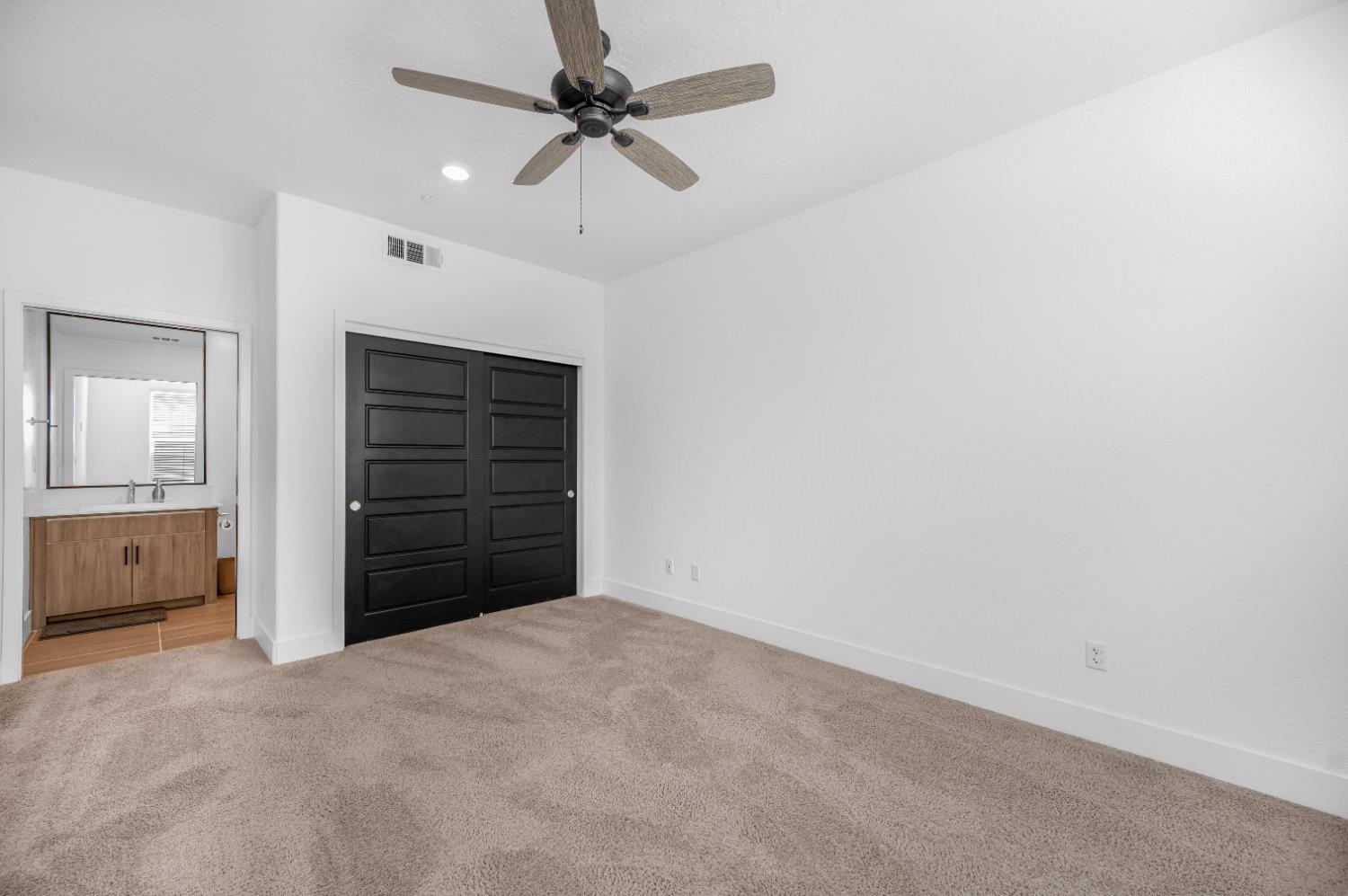 460 W Balsam Ln, Clovis, CA 93611