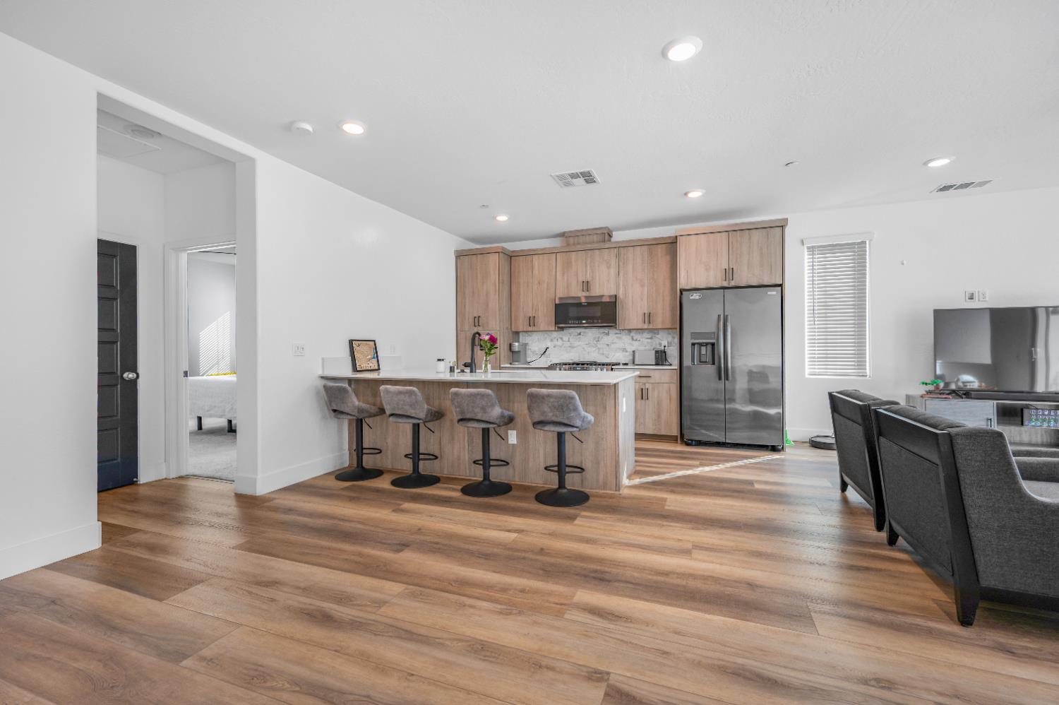 460 W Balsam Ln, Clovis, CA 93611