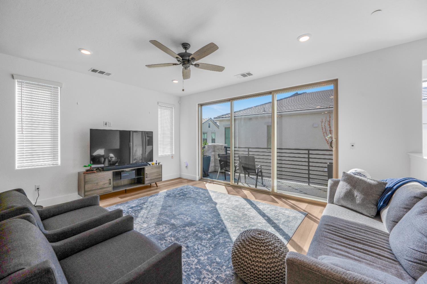 460 W Balsam Ln, Clovis, CA 93611