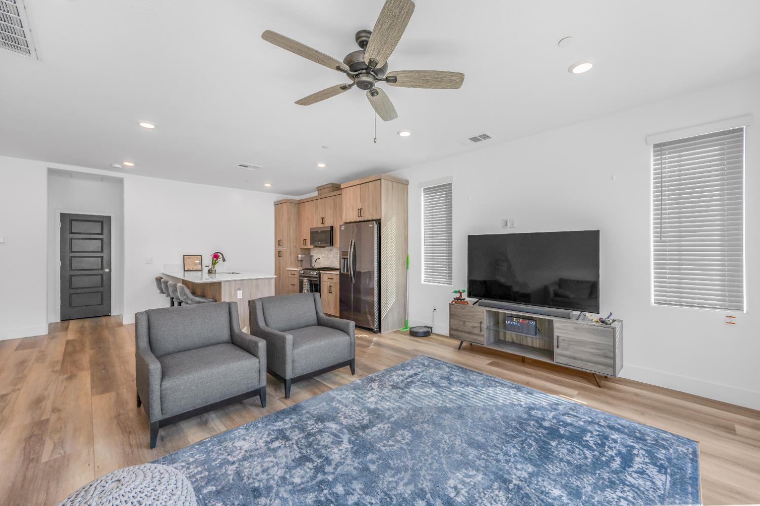 460 W Balsam Ln, Clovis, CA 93611