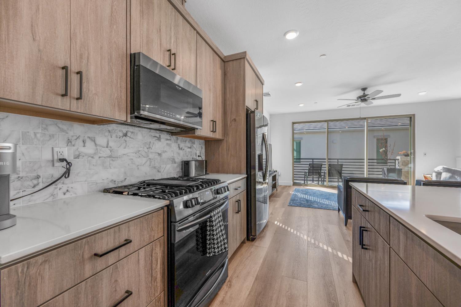 460 W Balsam Ln, Clovis, CA 93611