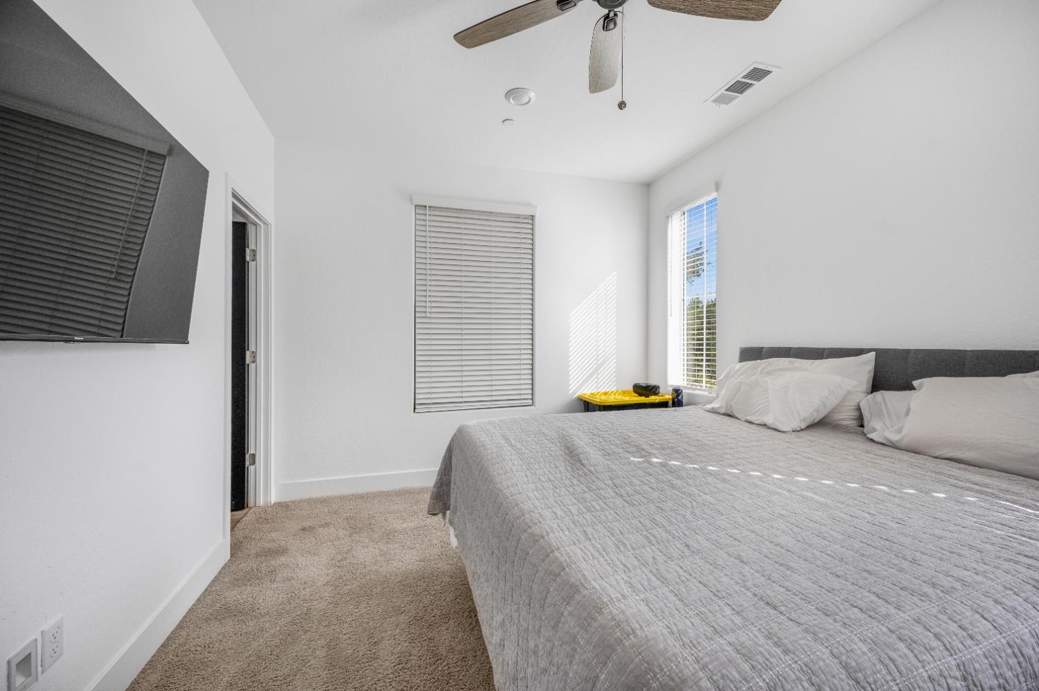 460 W Balsam Ln, Clovis, CA 93611