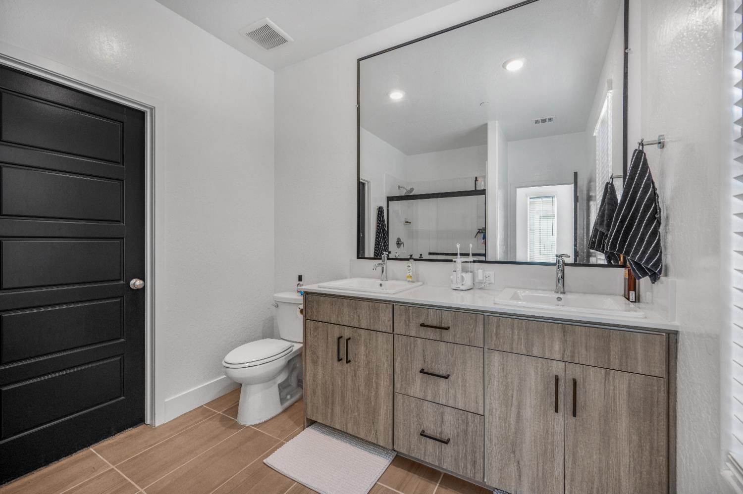 460 W Balsam Ln, Clovis, CA 93611