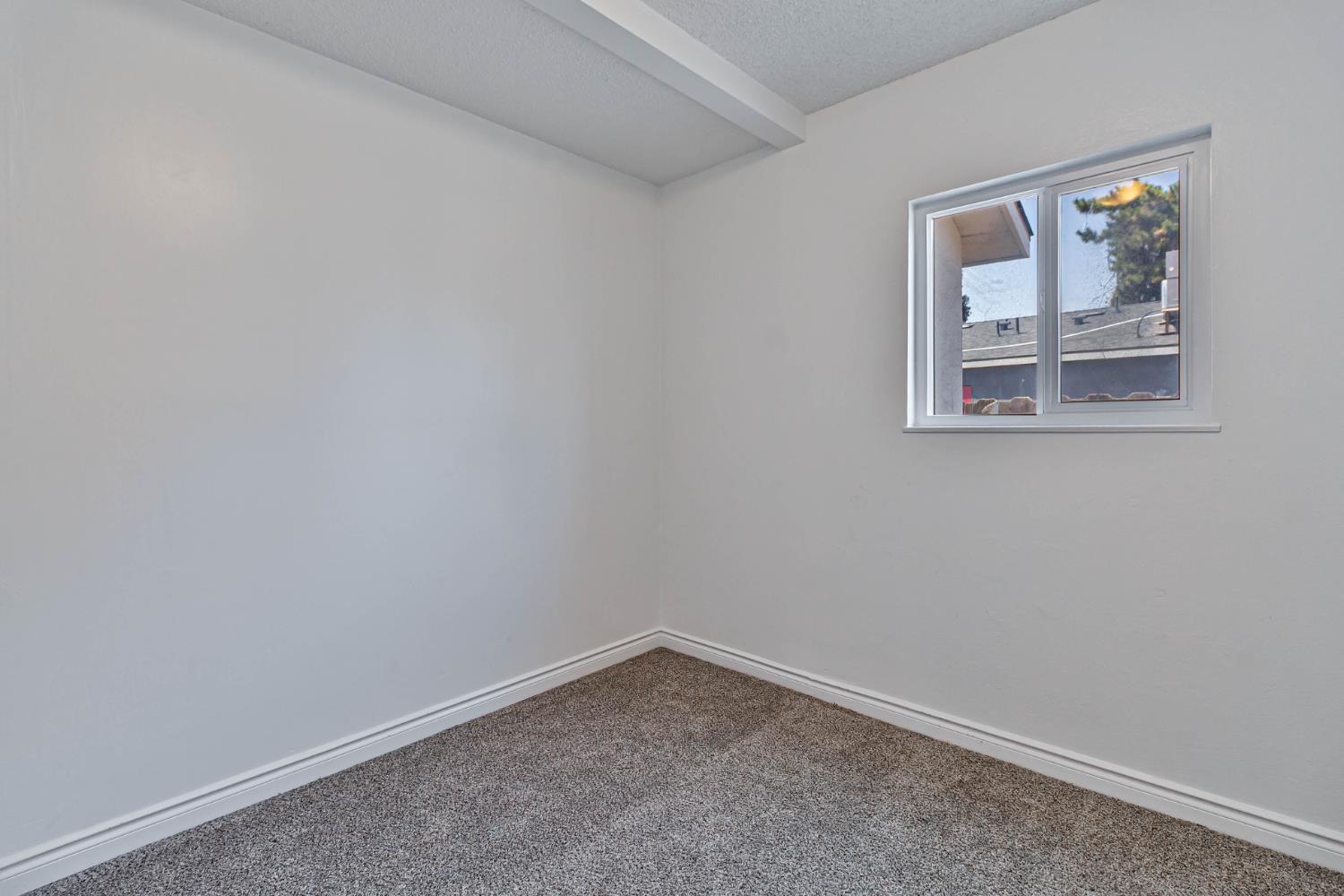 4774 E Hammond, Fresno, CA 93703