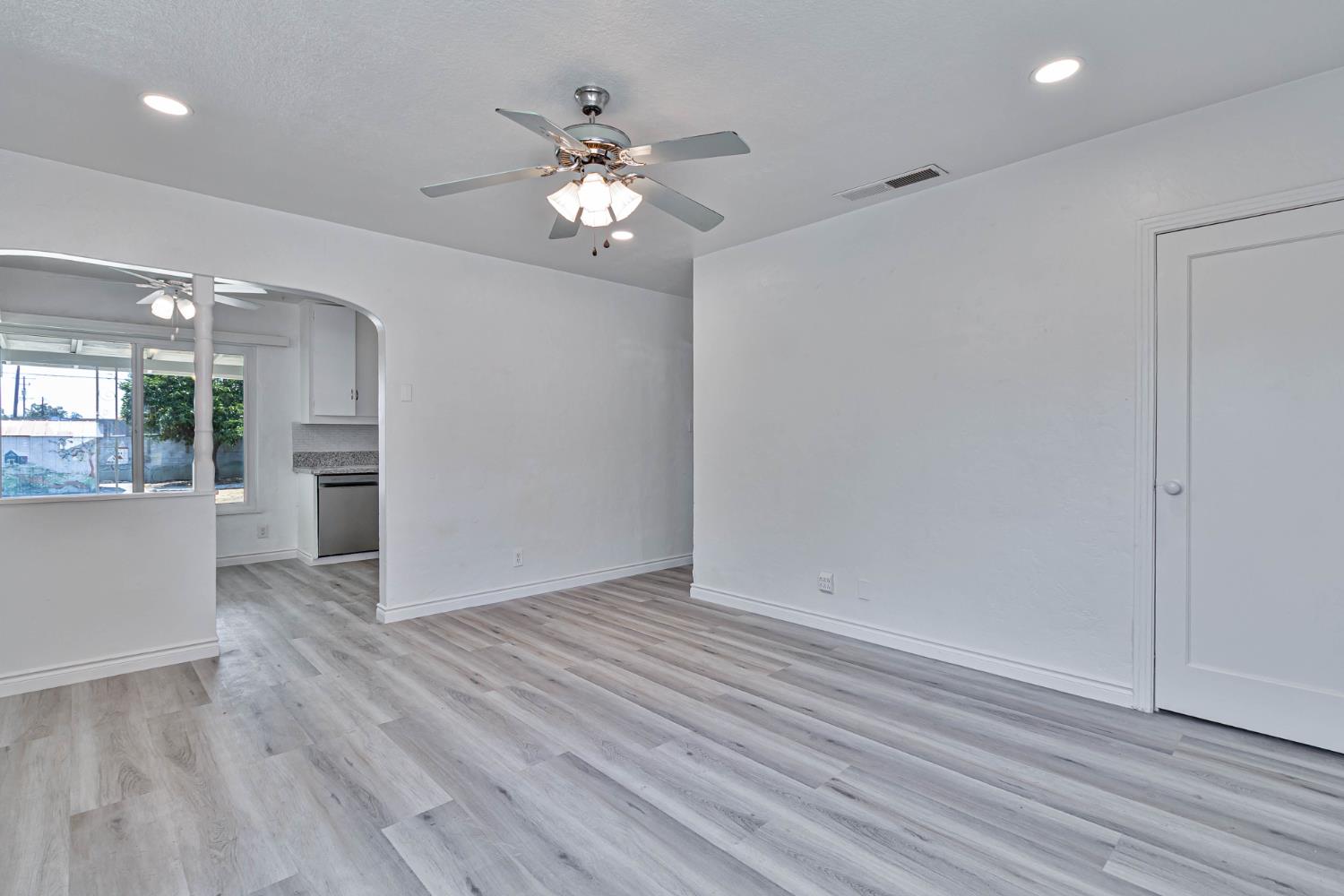 4774 E Hammond, Fresno, CA 93703
