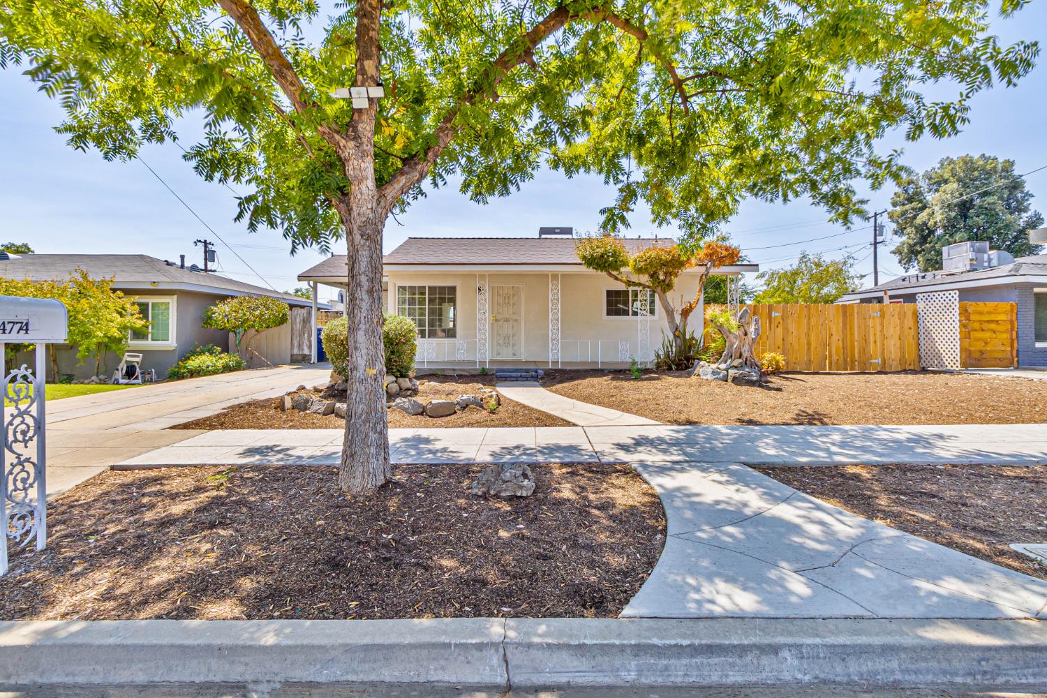 4774 E Hammond, Fresno, CA 93703