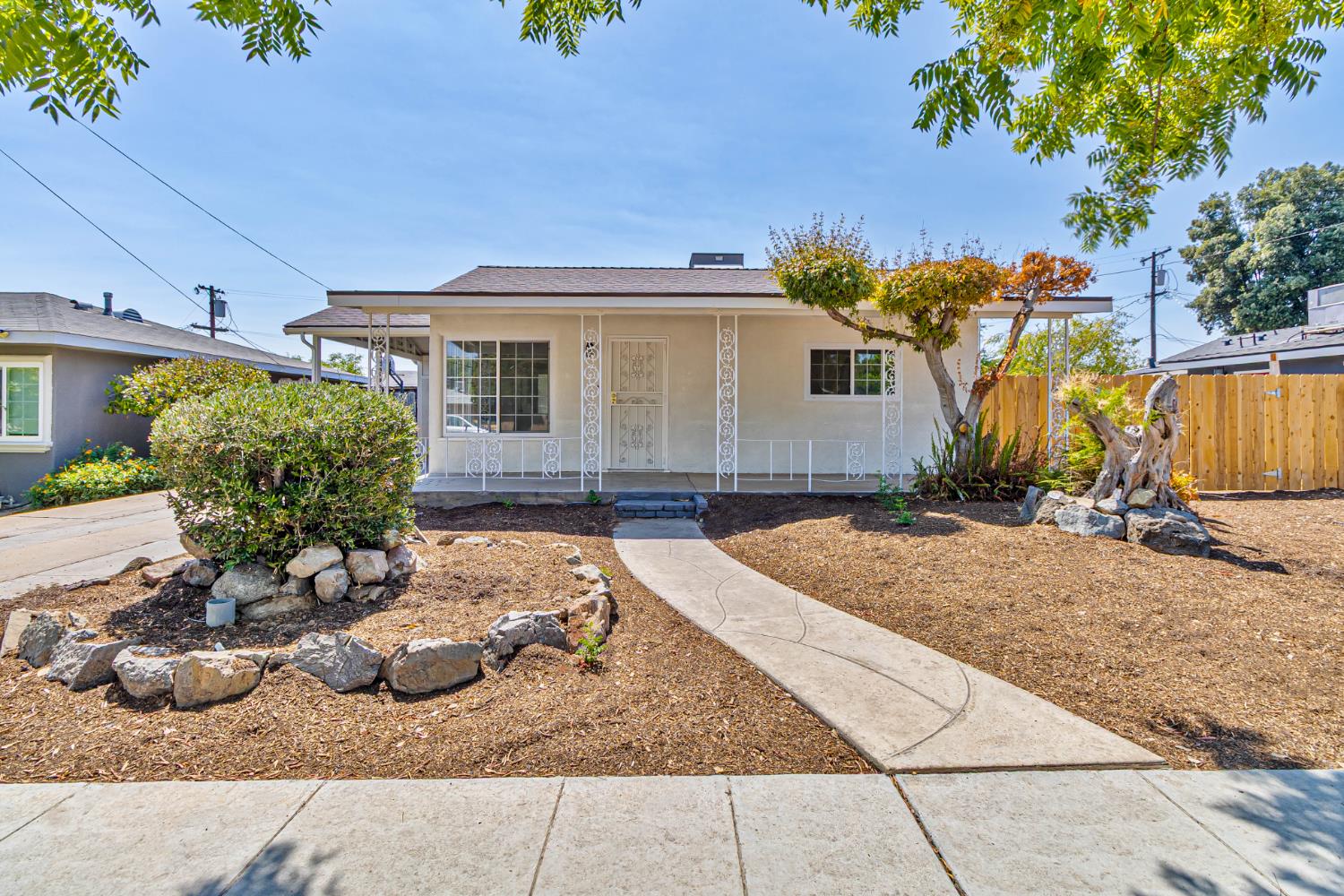 4774 E Hammond, Fresno, CA 93703