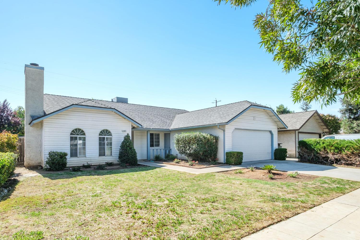 1067 W Minarets Ave, Fresno, CA 93650
