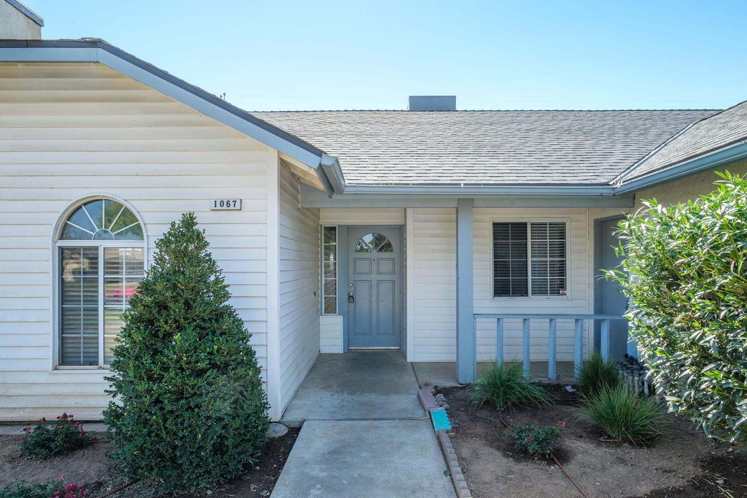 1067 W Minarets Ave, Fresno, CA 93650