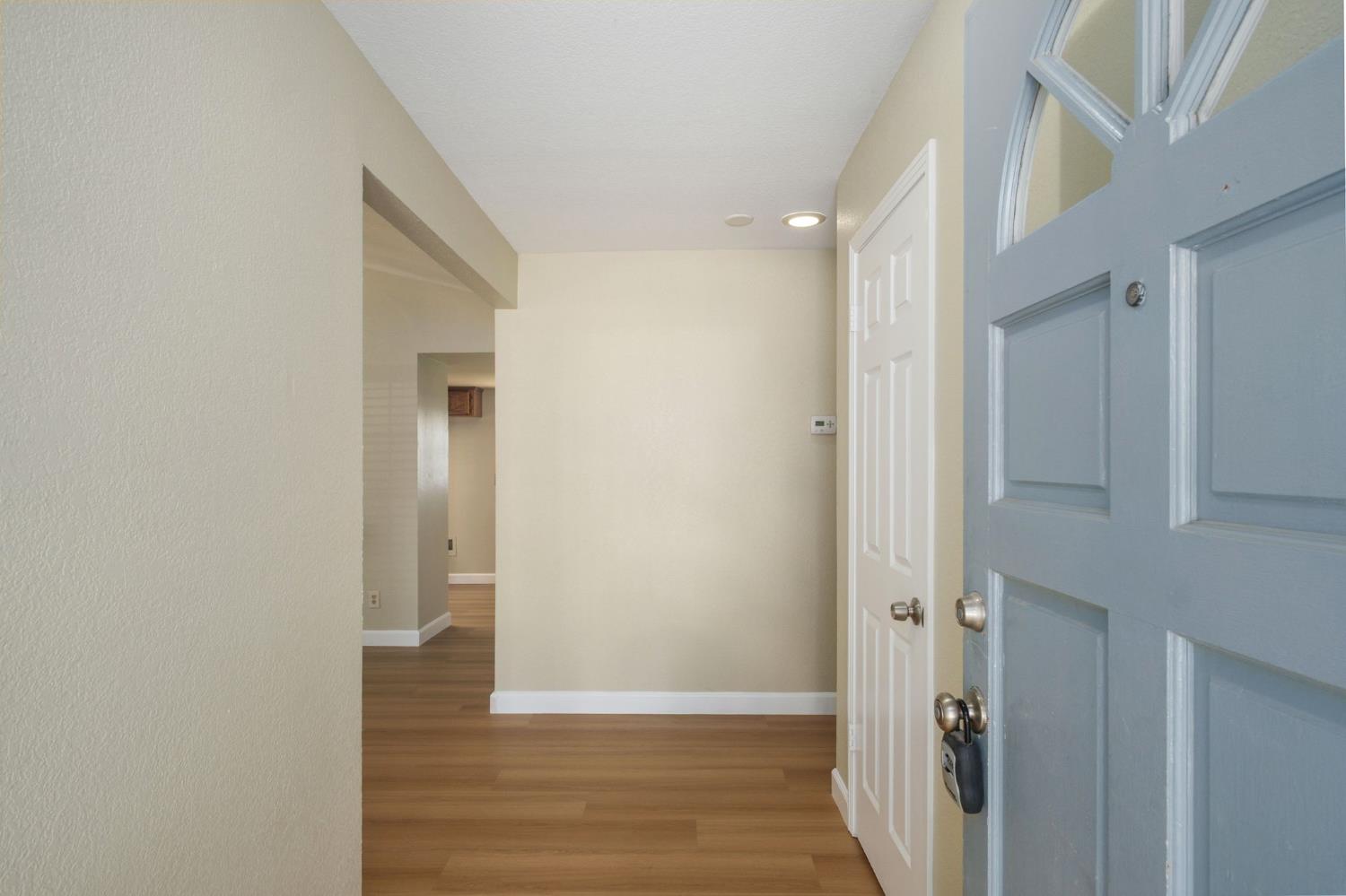 1067 W Minarets Ave, Fresno, CA 93650