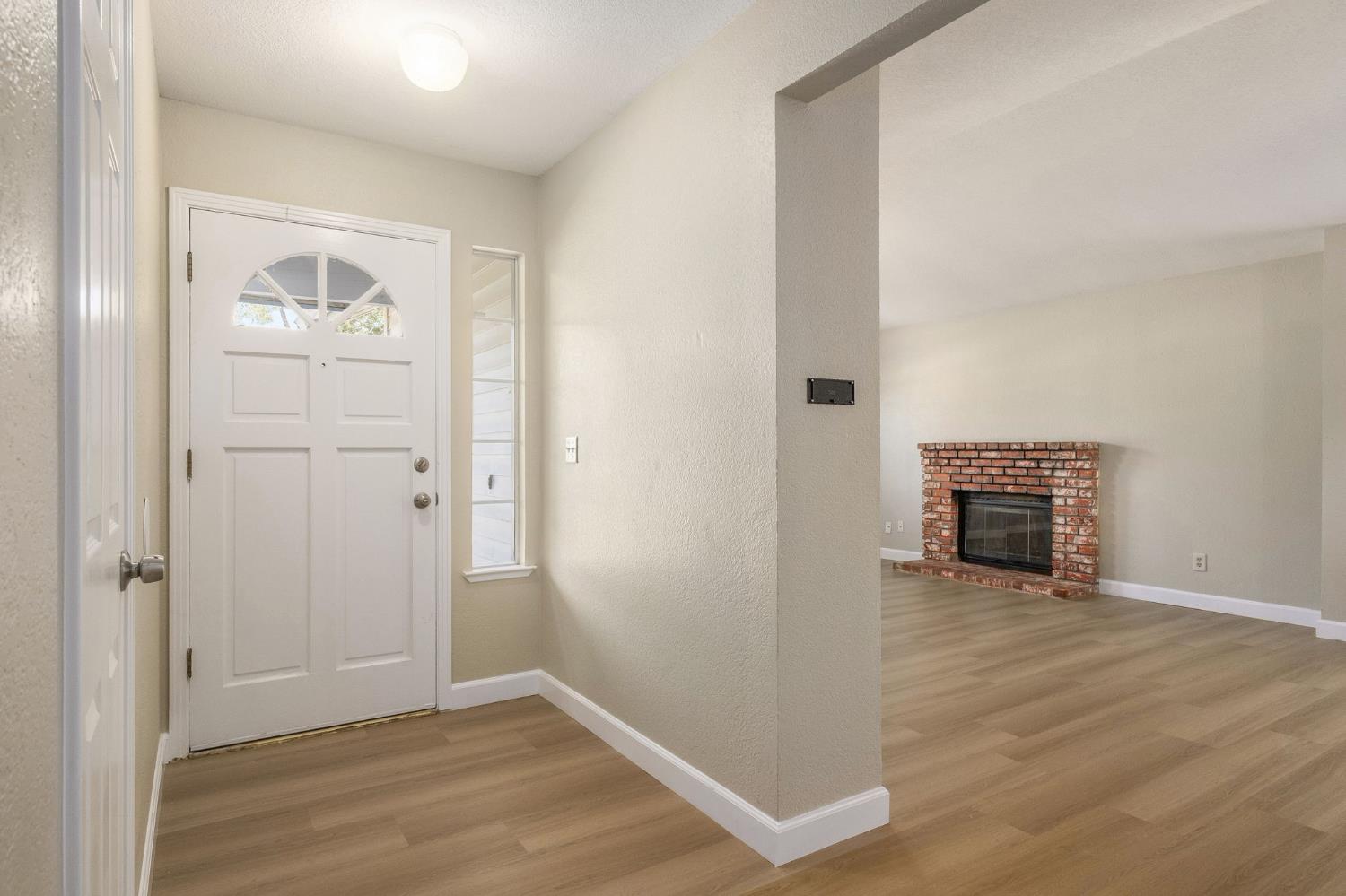 1067 W Minarets Ave, Fresno, CA 93650